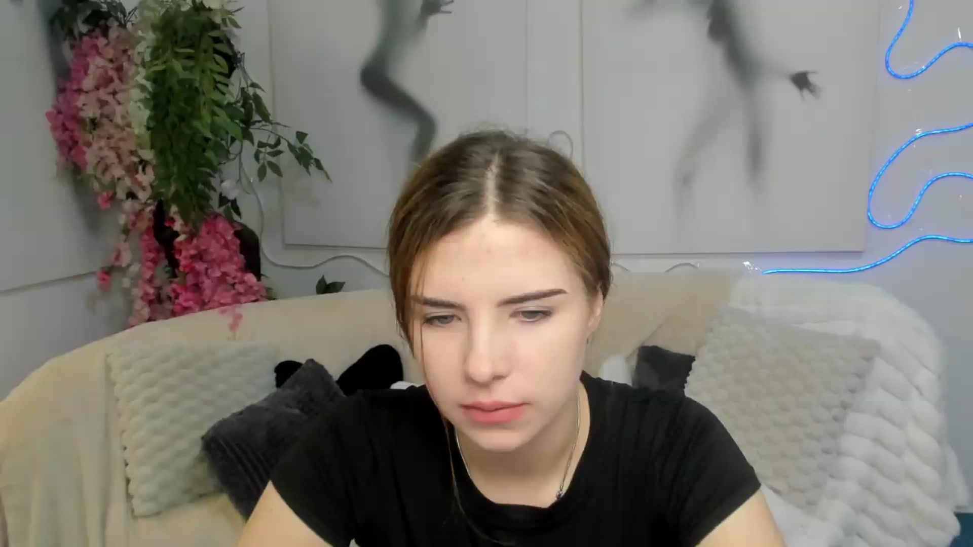 Gallery image thumbnail from KiraVane's myfreecams stream on, 09/08/2026, 06:58 image 15 of 20