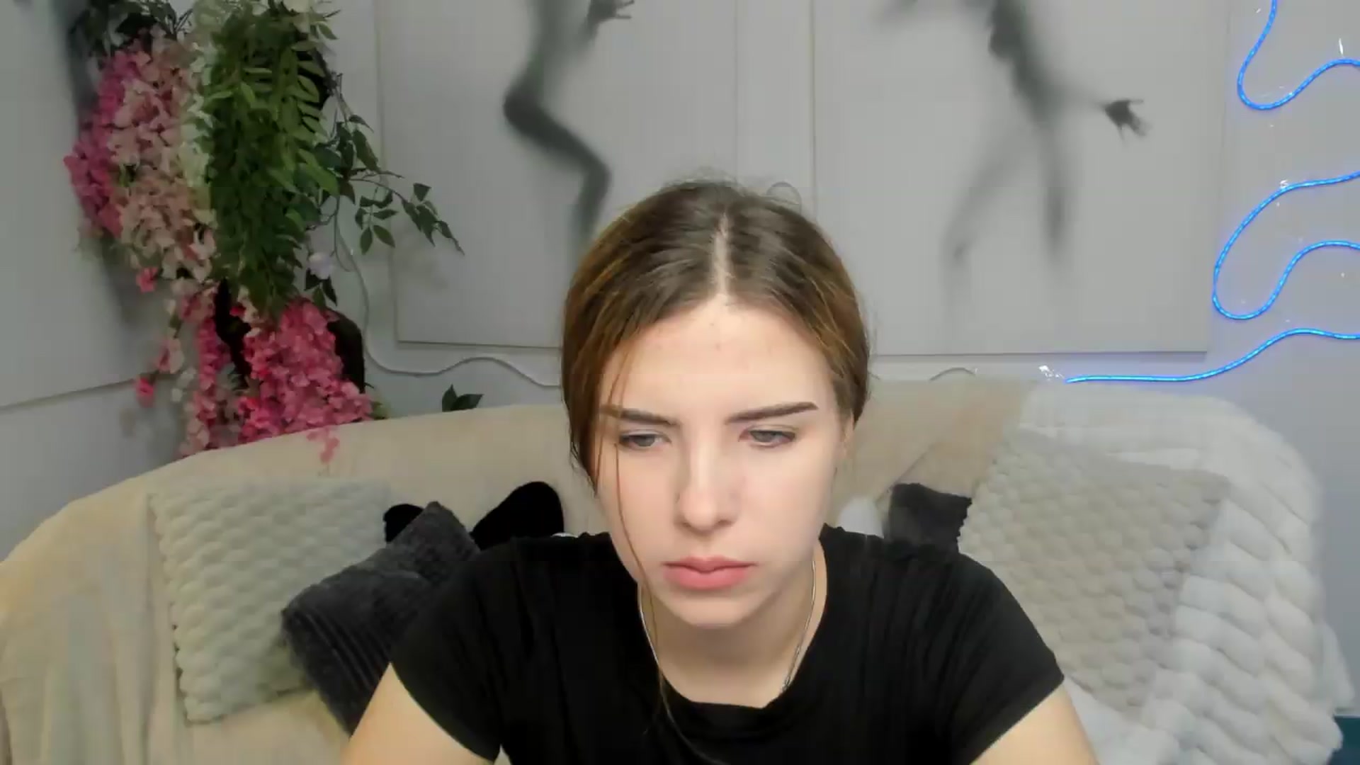 Gallery image thumbnail from KiraVane's myfreecams stream on, 09/08/2026, 06:58 image 13 of 20