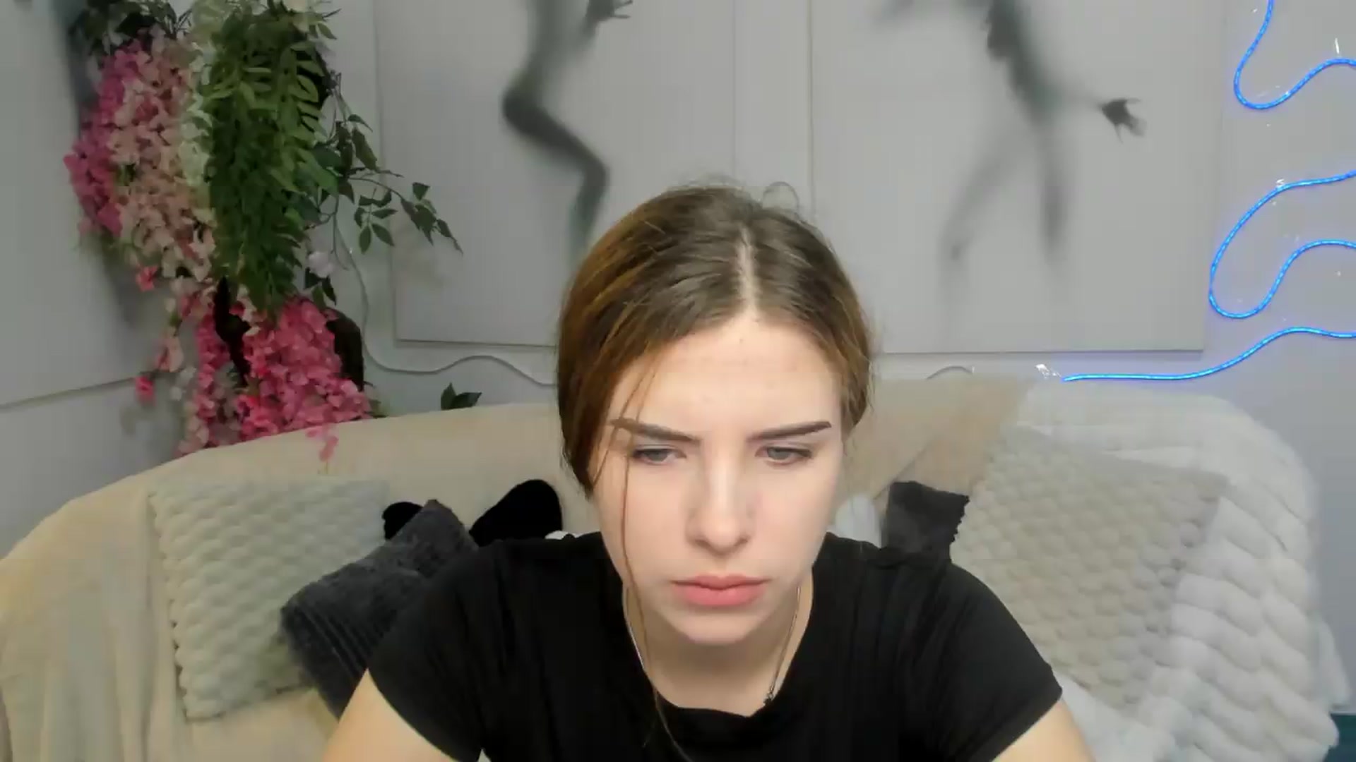 Gallery image thumbnail from KiraVane's myfreecams stream on, 09/08/2026, 06:58 image 8 of 20