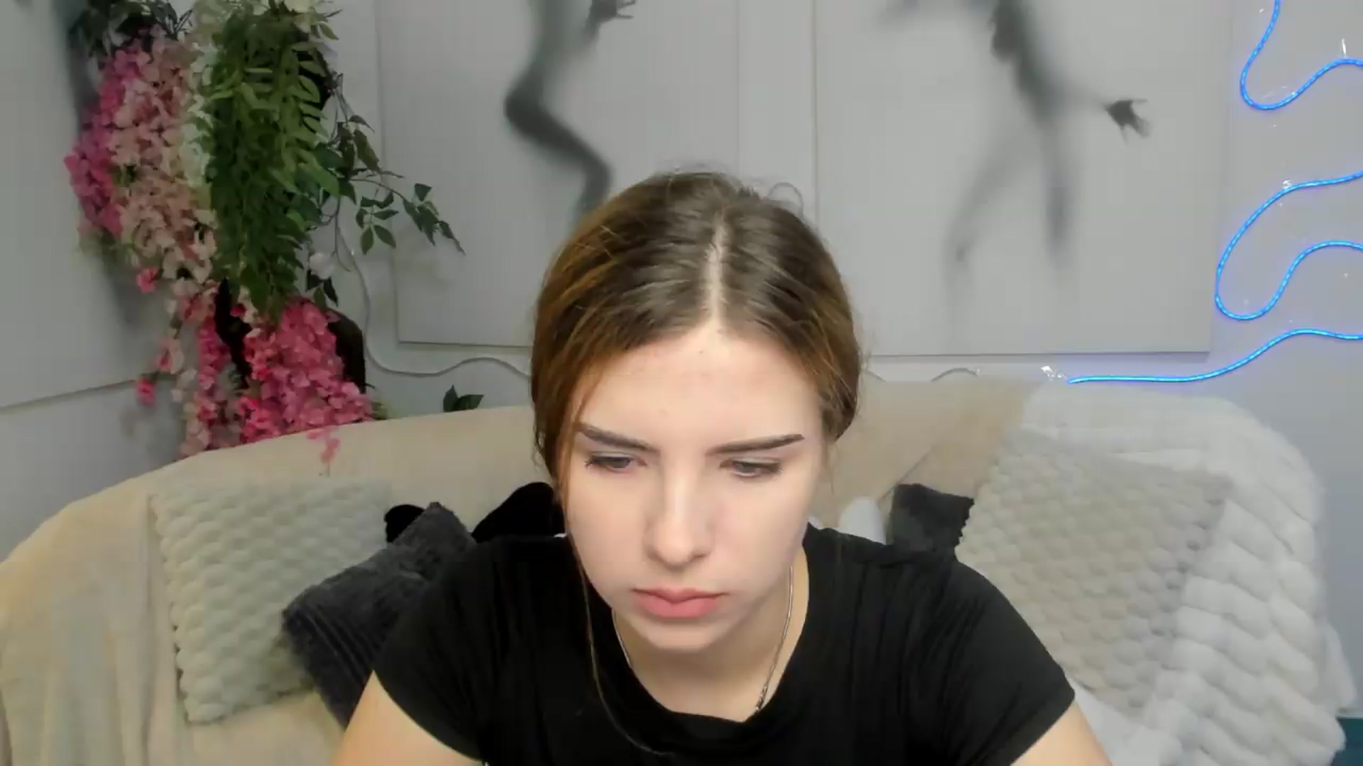 Gallery image thumbnail from KiraVane's myfreecams stream on, 09/08/2026, 06:58 image 2 of 20