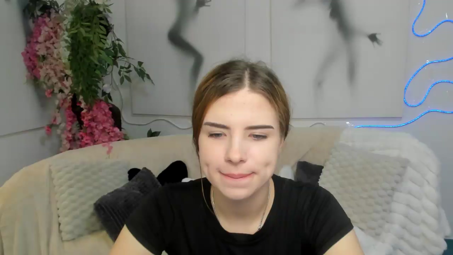 Gallery image thumbnail from KiraVane's myfreecams stream on, 09/08/2026, 06:58 image 18 of 20