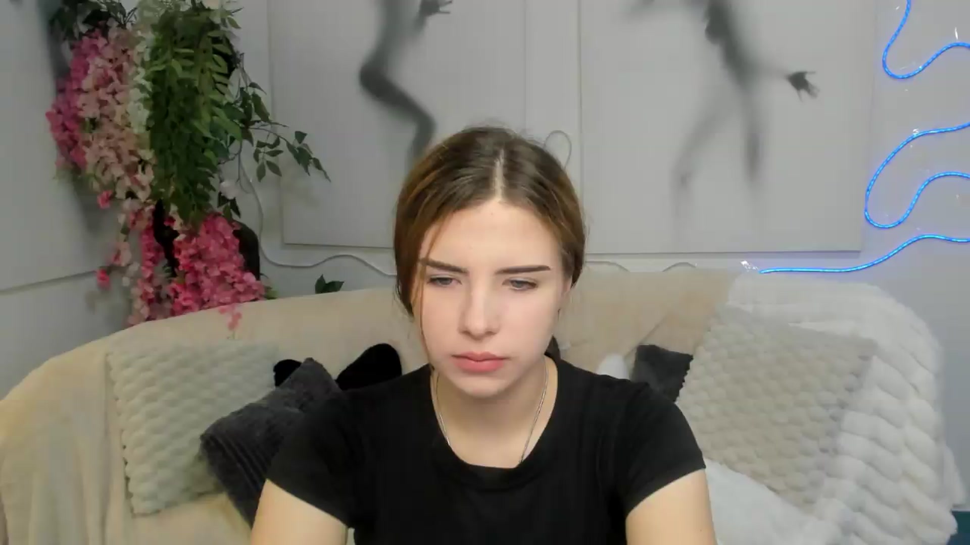Gallery image thumbnail from KiraVane's myfreecams stream on, 09/08/2026, 07:18 image 10 of 20