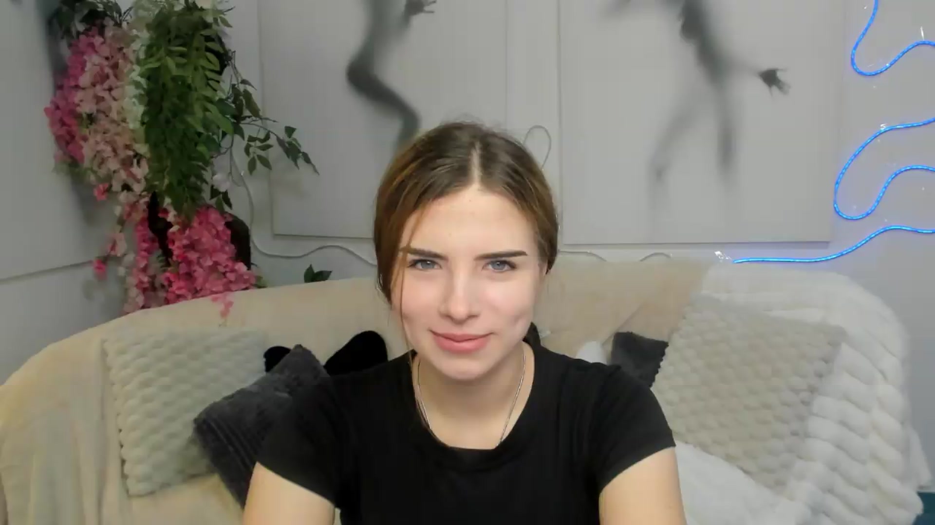 Gallery image thumbnail from KiraVane's myfreecams stream on, 09/08/2026, 07:18 image 12 of 20