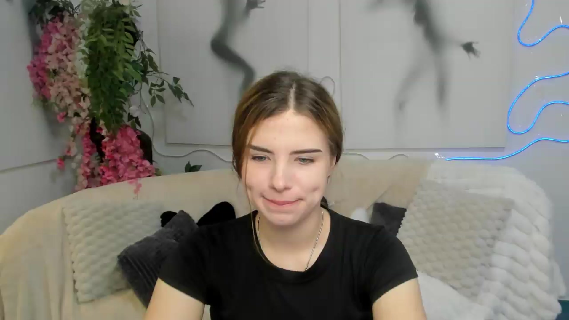 Gallery image thumbnail from KiraVane's myfreecams stream on, 09/08/2026, 07:18 image 2 of 20