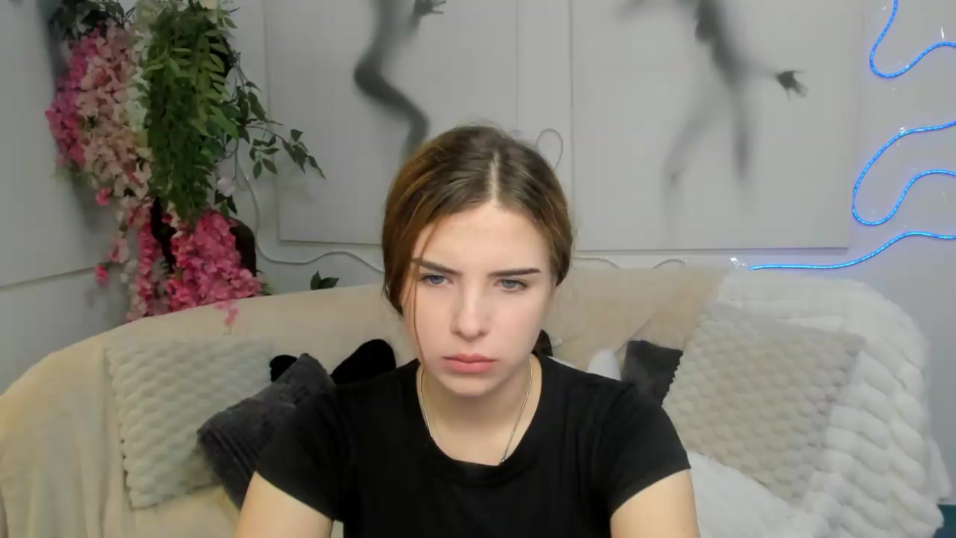 Gallery image thumbnail from KiraVane's myfreecams stream on, 09/08/2026, 07:18 image 8 of 20