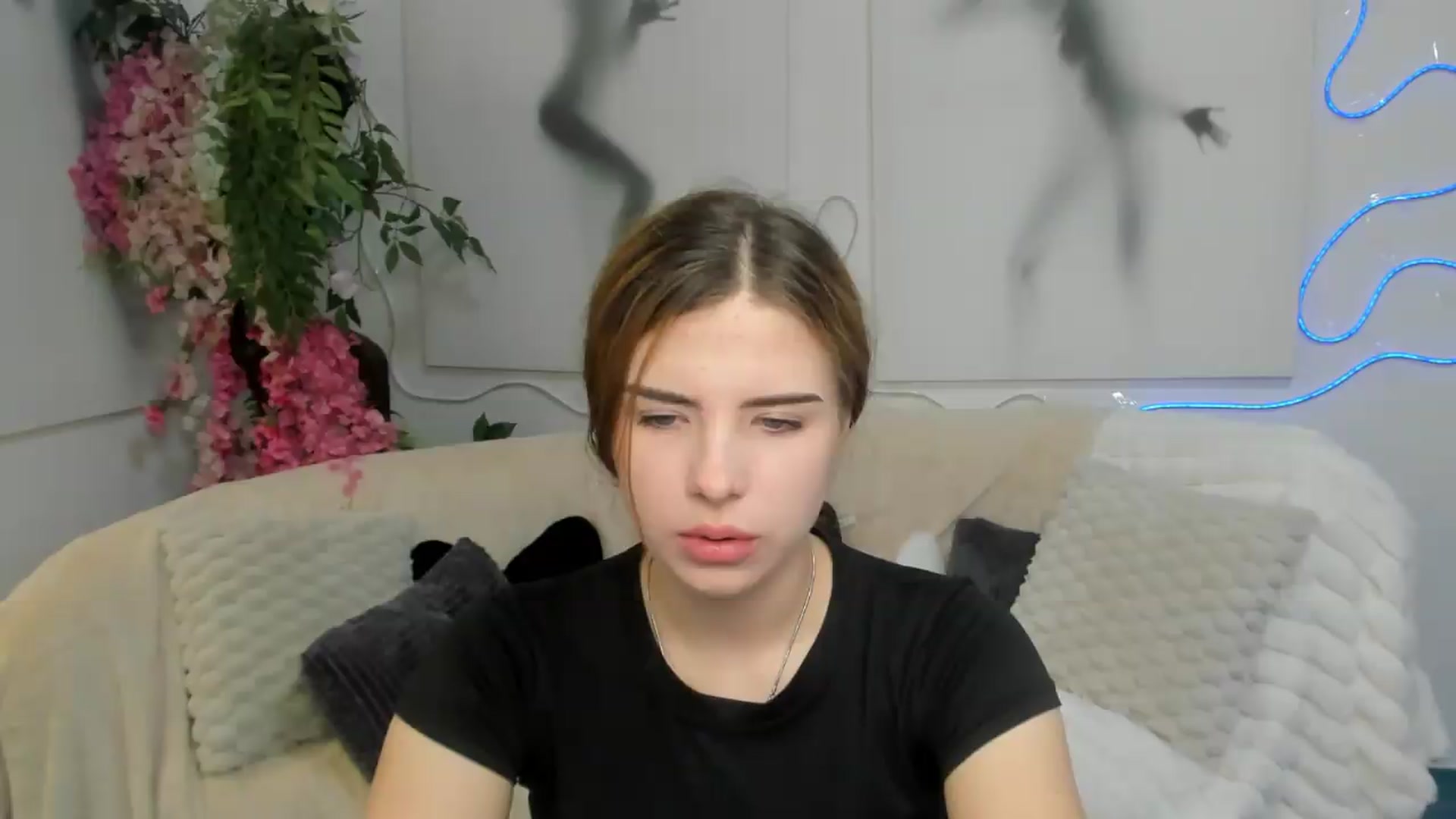 Gallery image thumbnail from KiraVane's myfreecams stream on, 09/08/2026, 07:18 image 4 of 20