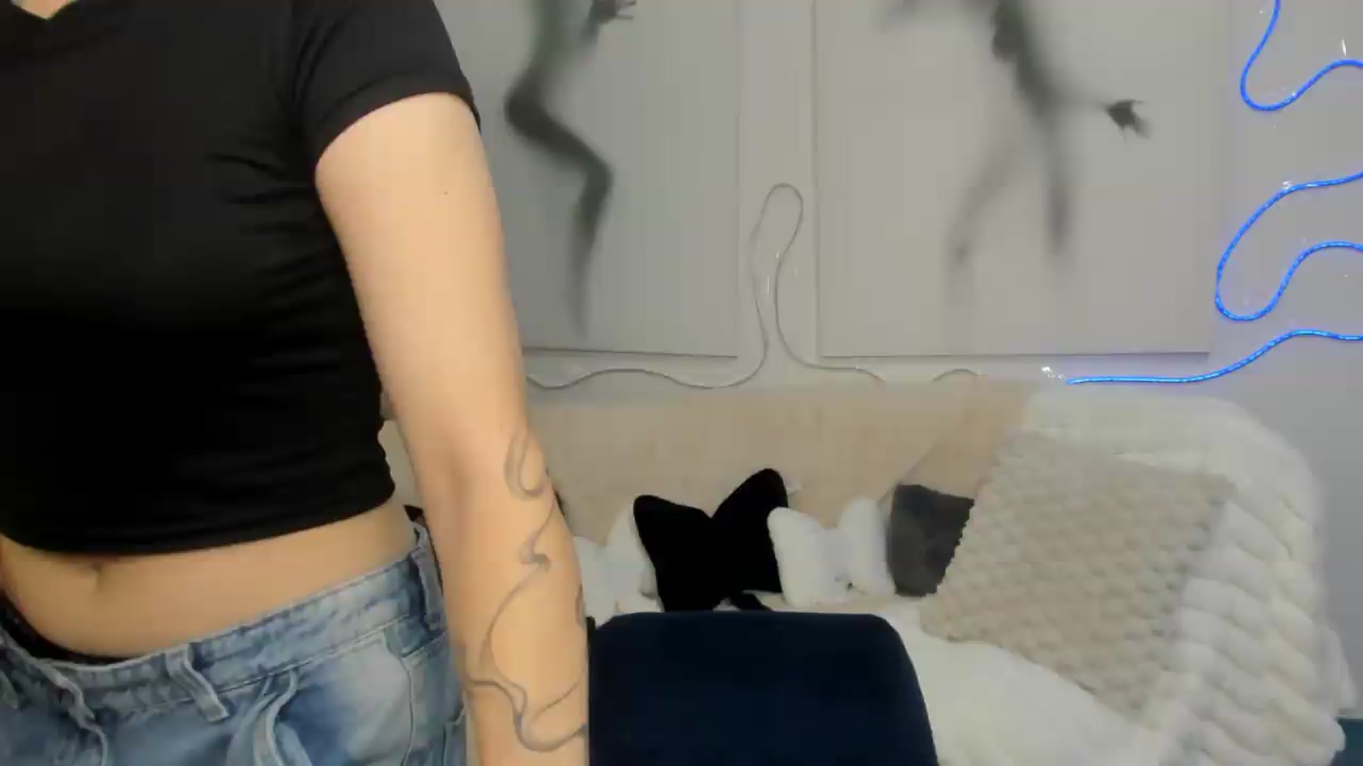 Gallery image thumbnail from KiraVane's myfreecams stream on, 09/08/2026, 07:18 image 13 of 20