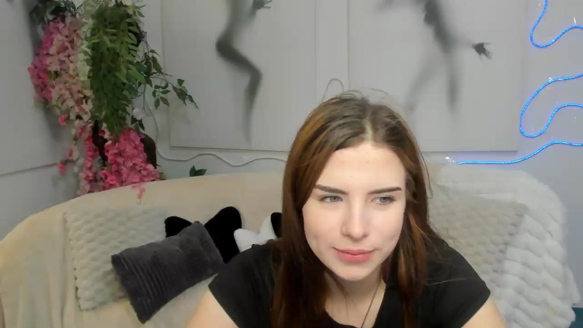 Gallery image thumbnail from KiraVane's myfreecams stream on, 09/08/2026, 08:51 image 14 of 20