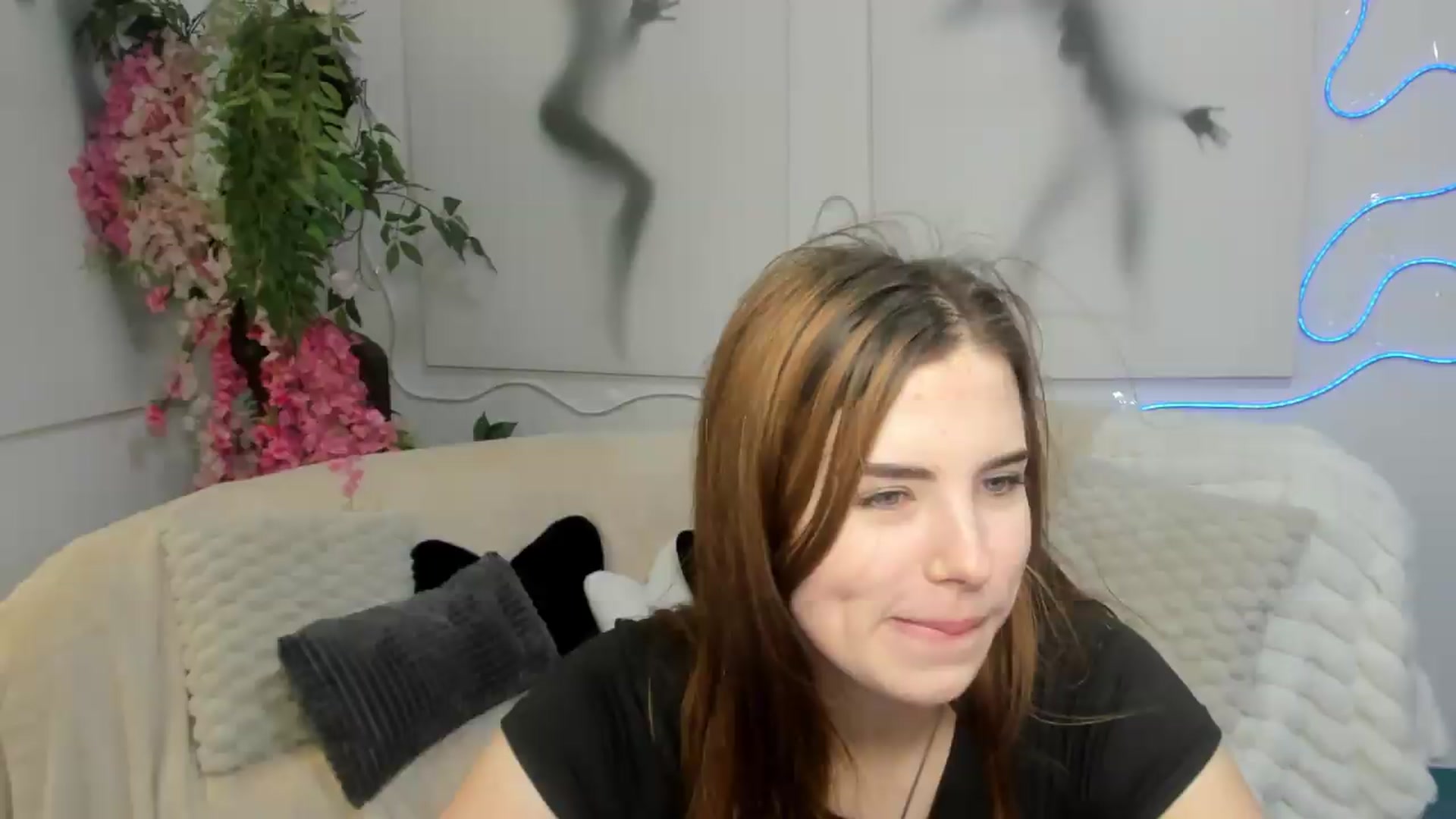 Gallery image thumbnail from KiraVane's myfreecams stream on, 09/08/2026, 08:51 image 18 of 20
