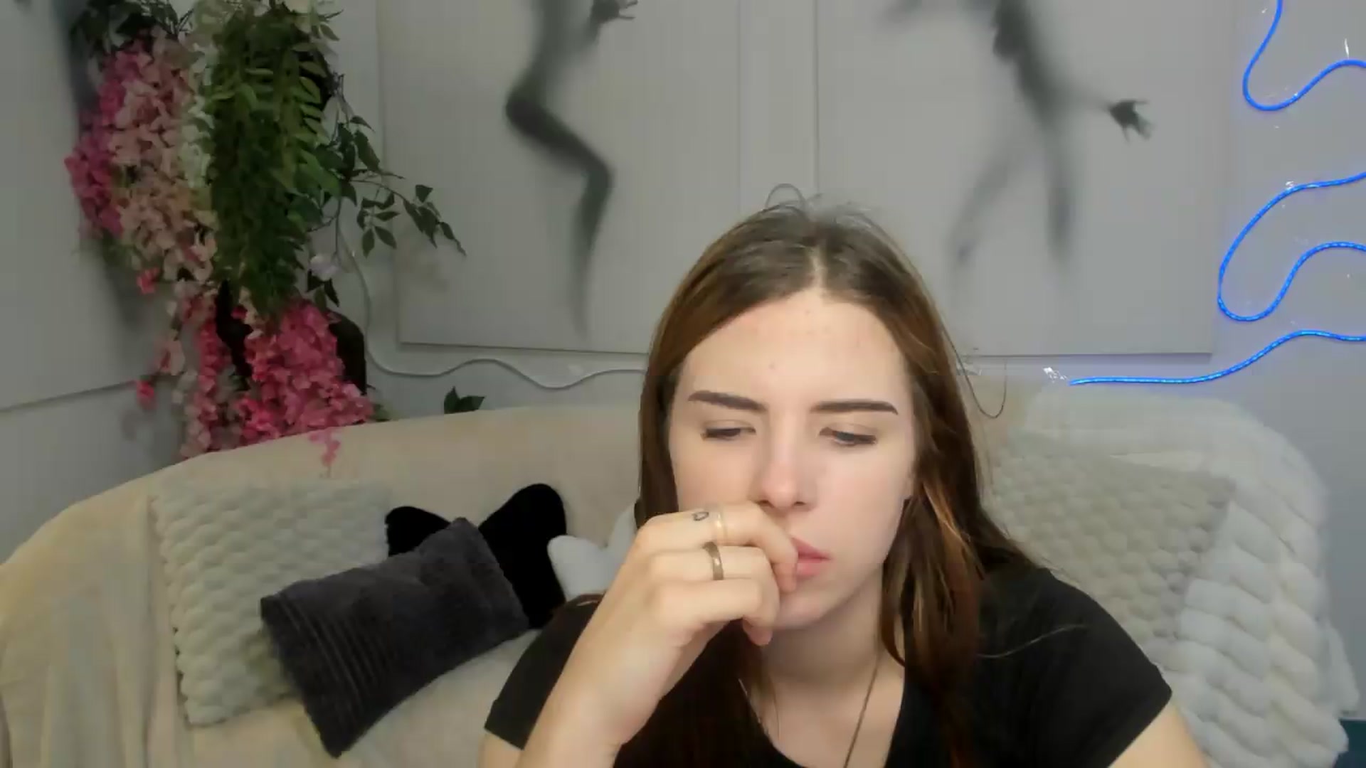 Gallery image thumbnail from KiraVane's myfreecams stream on, 09/08/2026, 08:51 image 1 of 20
