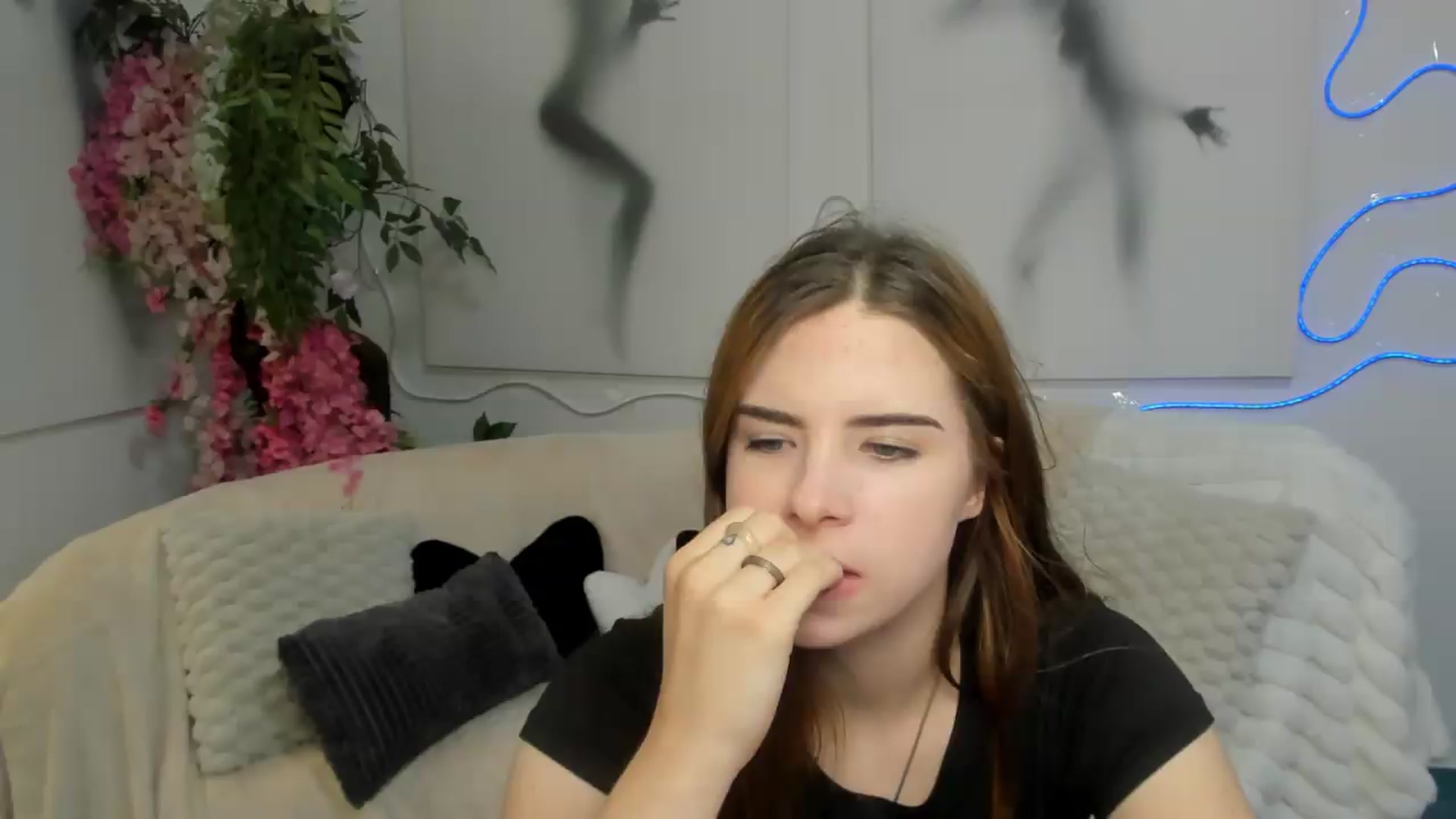 Gallery image thumbnail from KiraVane's myfreecams stream on, 09/08/2026, 08:51 image 11 of 20