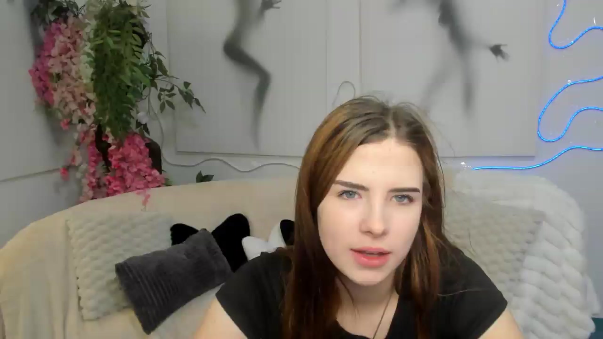 Gallery image thumbnail from KiraVane's myfreecams stream on, 09/08/2026, 08:51 image 15 of 20
