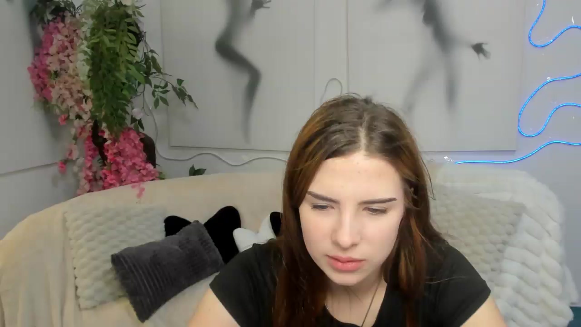 Gallery image thumbnail from KiraVane's myfreecams stream on, 09/08/2026, 08:51 image 13 of 20