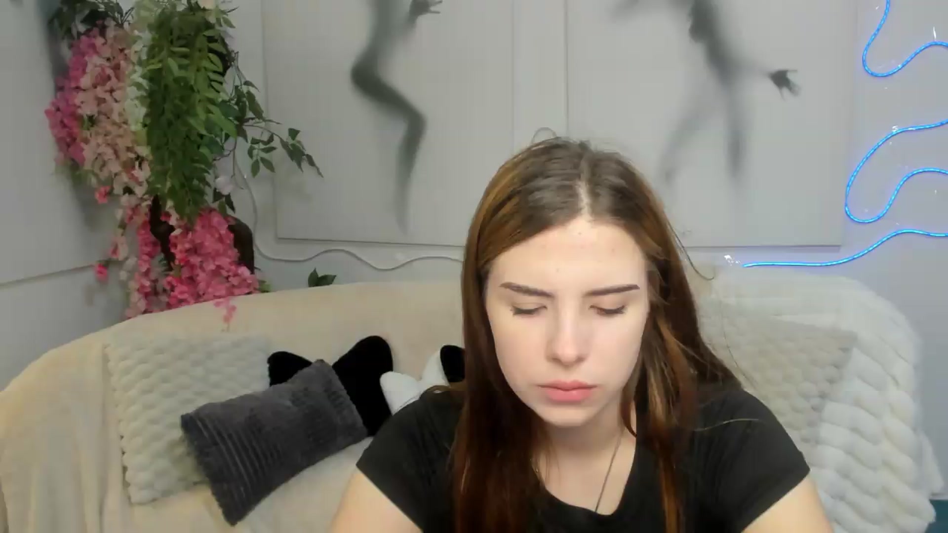 Gallery image thumbnail from KiraVane's myfreecams stream on, 09/08/2026, 08:51 image 4 of 20