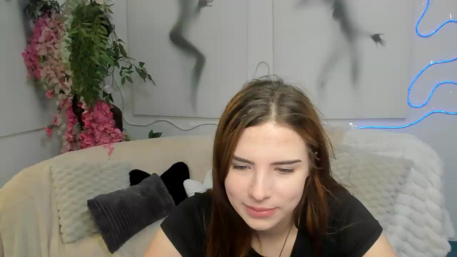 Gallery image thumbnail from KiraVane's myfreecams stream on, 09/08/2026, 08:51 image 17 of 20