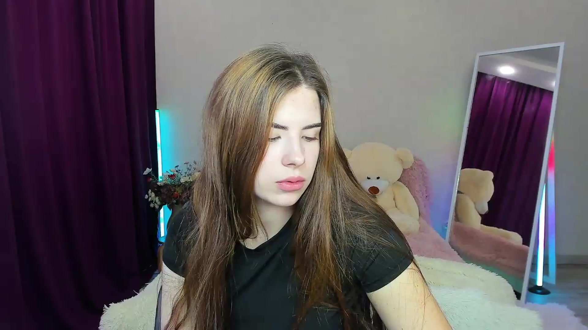Gallery image thumbnail from KiraVane's myfreecams stream on, 09/10/2026, 10:14 image 2 of 20