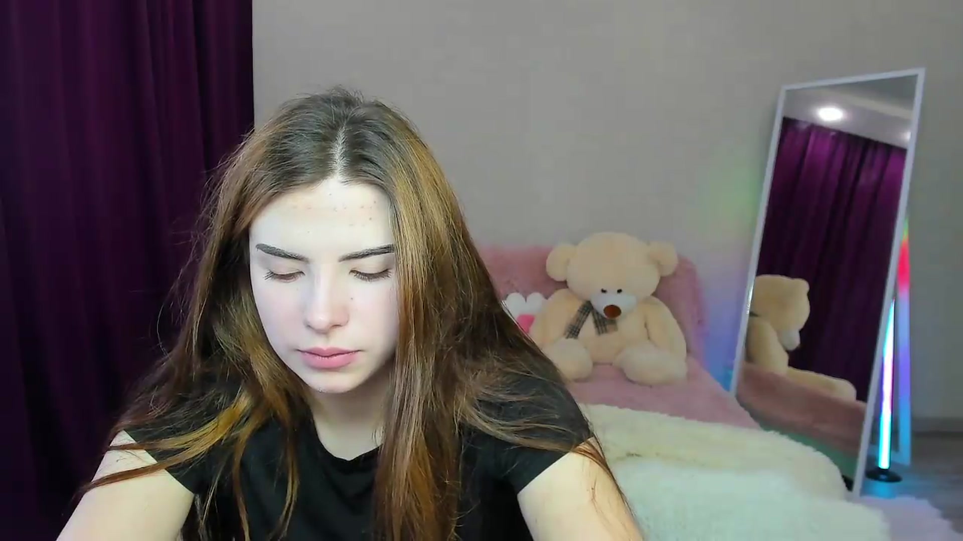 Gallery image thumbnail from KiraVane's myfreecams stream on, 09/10/2026, 10:14 image 18 of 20