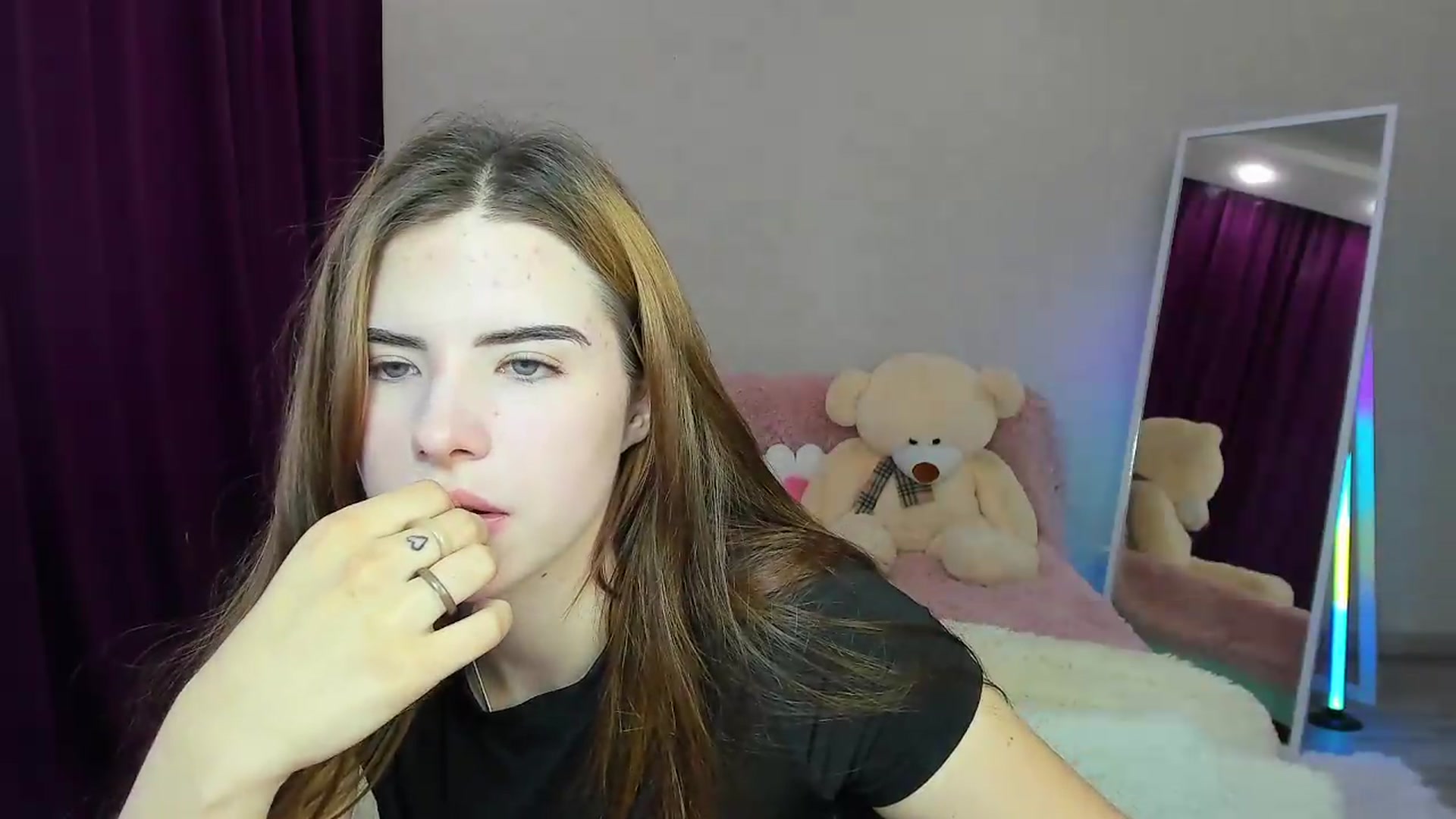 Gallery image thumbnail from KiraVane's myfreecams stream on, 09/10/2026, 10:14 image 7 of 20