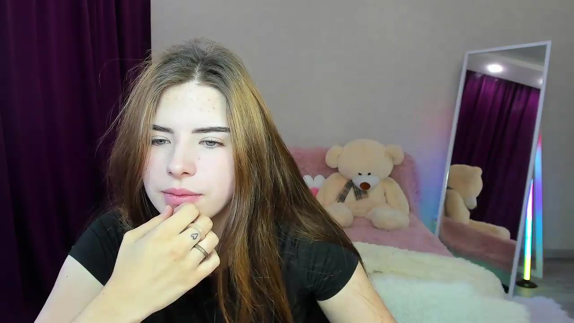 Gallery image thumbnail from KiraVane's myfreecams stream on, 09/10/2026, 10:14 image 17 of 20