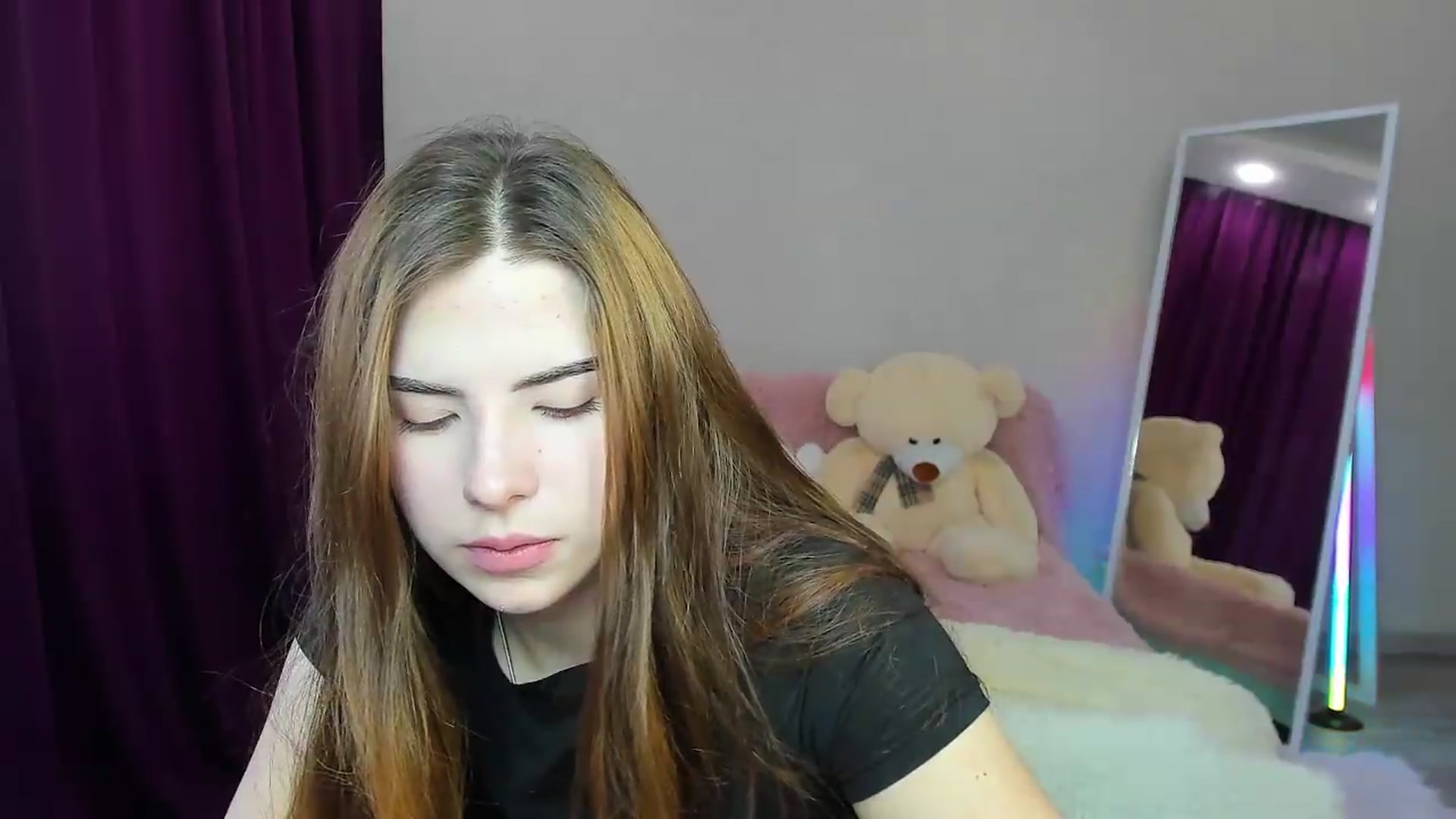 Gallery image thumbnail from KiraVane's myfreecams stream on, 09/10/2026, 10:14 image 9 of 20