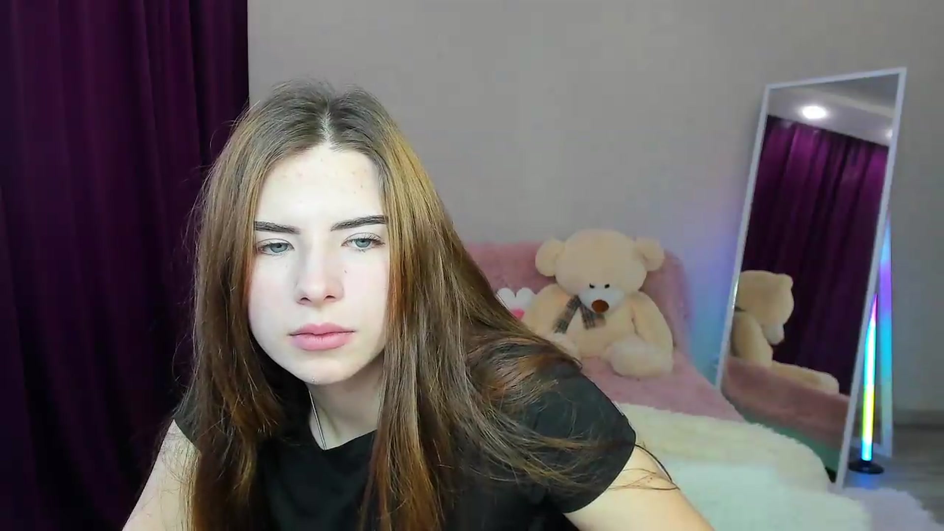 Gallery image thumbnail from KiraVane's myfreecams stream on, 09/10/2026, 10:14 image 8 of 20