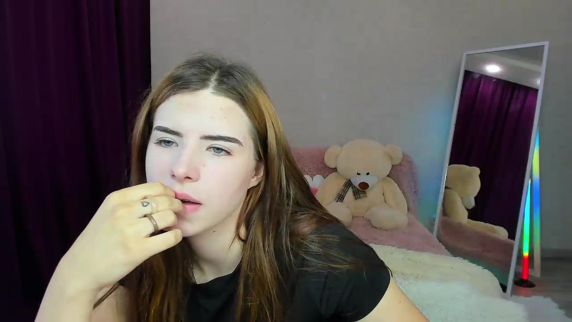 Gallery image thumbnail from KiraVane's myfreecams stream on, 09/10/2026, 10:14 image 6 of 20