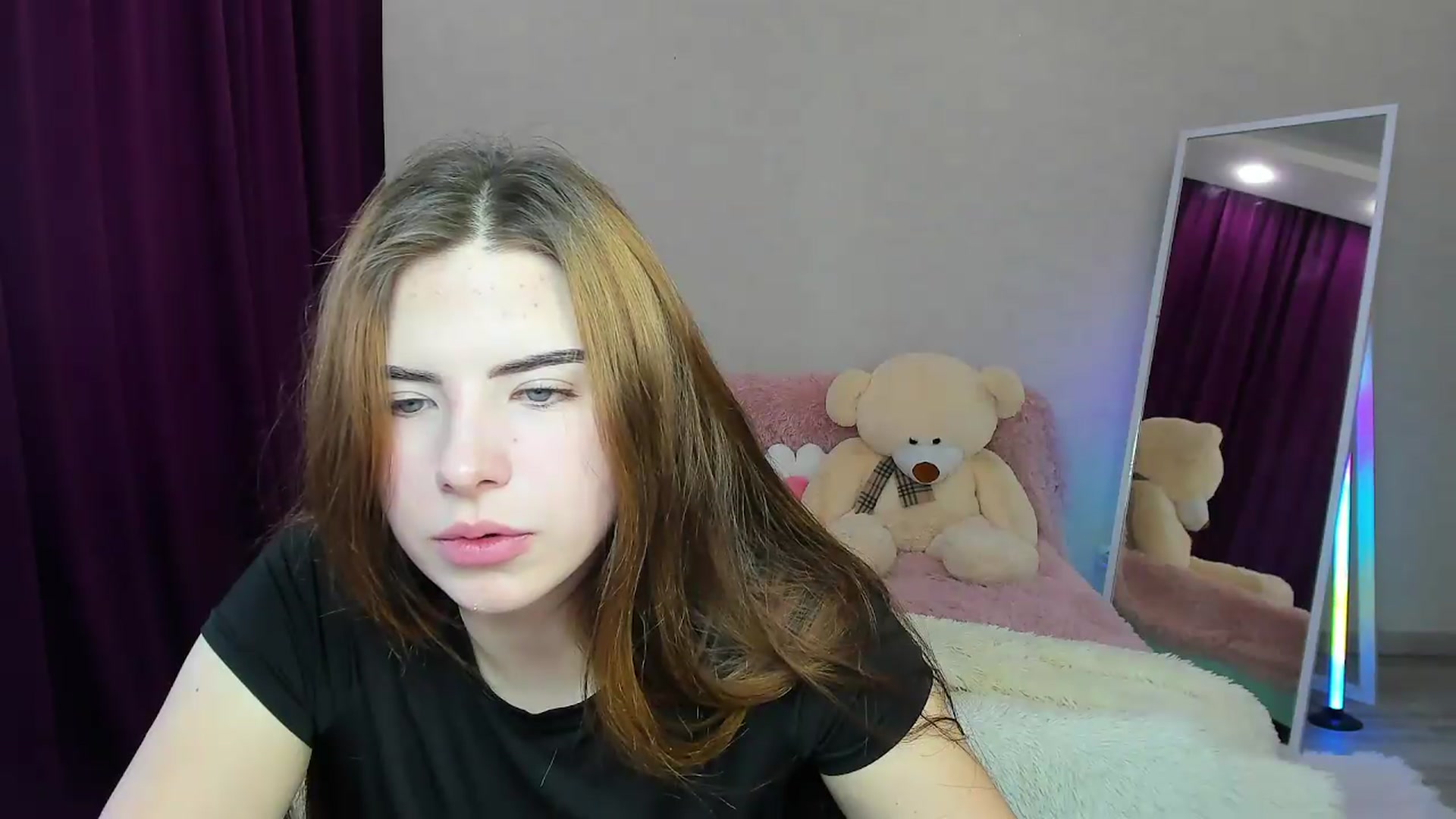 Gallery image thumbnail from KiraVane's myfreecams stream on, 09/10/2026, 10:14 image 16 of 20