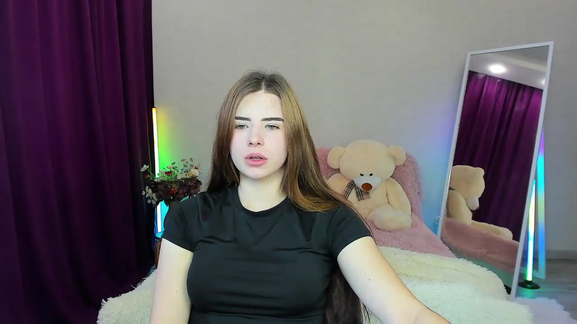 Gallery image thumbnail from KiraVane's myfreecams stream on, 09/10/2026, 10:14 image 15 of 20