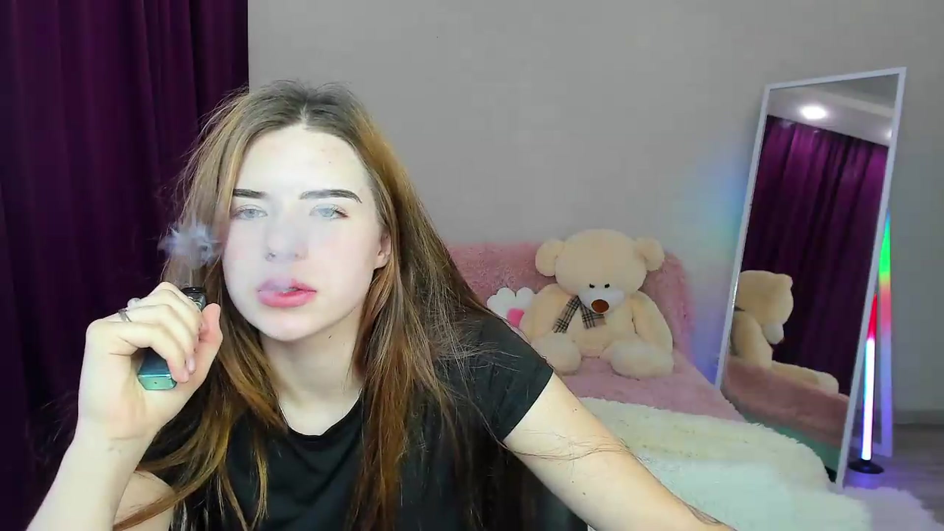 Gallery image thumbnail from KiraVane's myfreecams stream on, 09/10/2026, 10:14 image 19 of 20