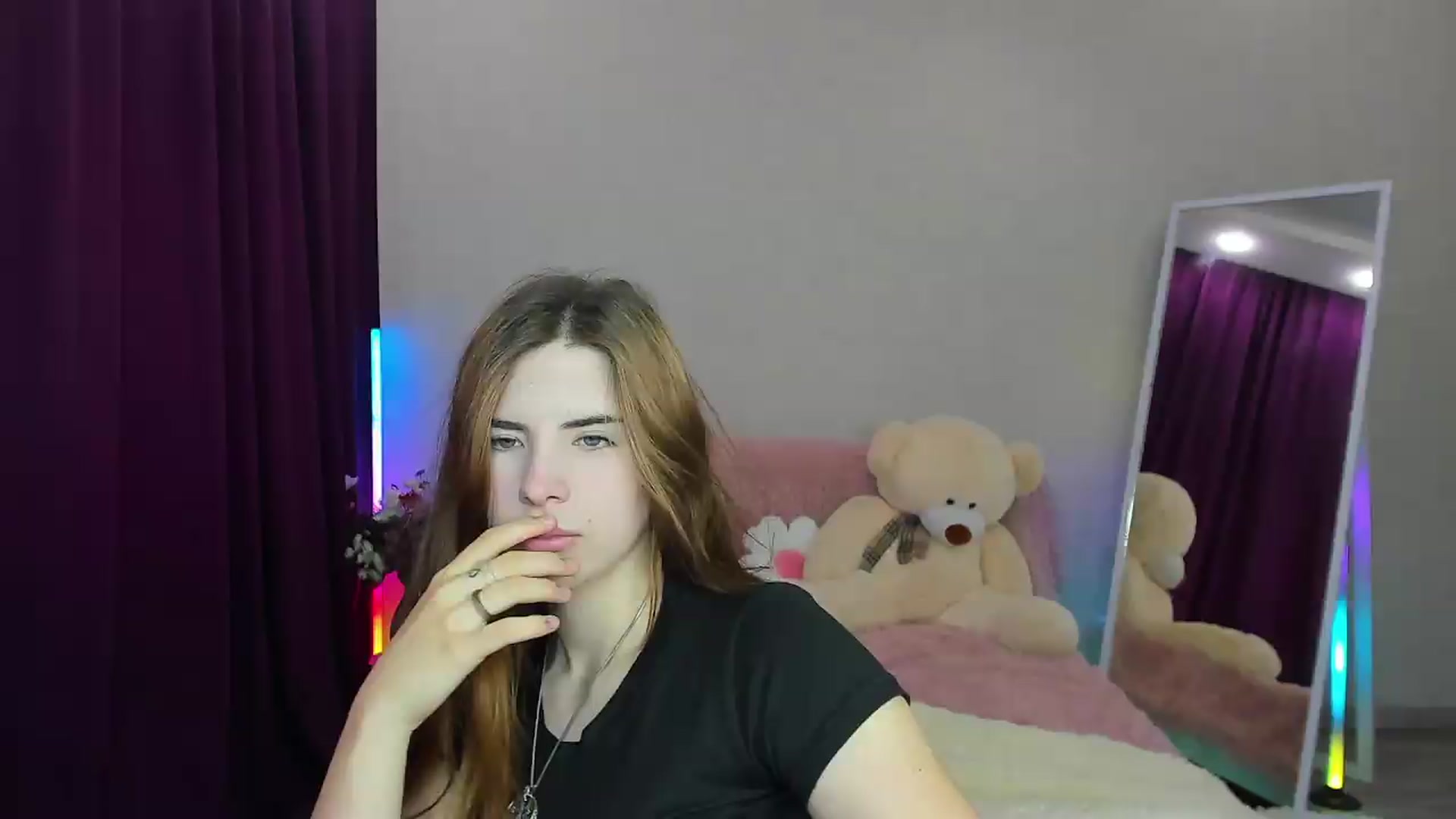 Gallery image thumbnail from KiraVane's myfreecams stream on, 09/14/2026, 10:33 image 5 of 20
