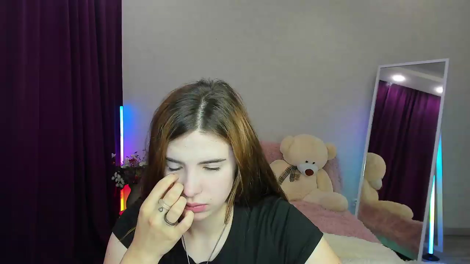 Gallery image thumbnail from KiraVane's myfreecams stream on, 09/14/2026, 10:33 image 15 of 20