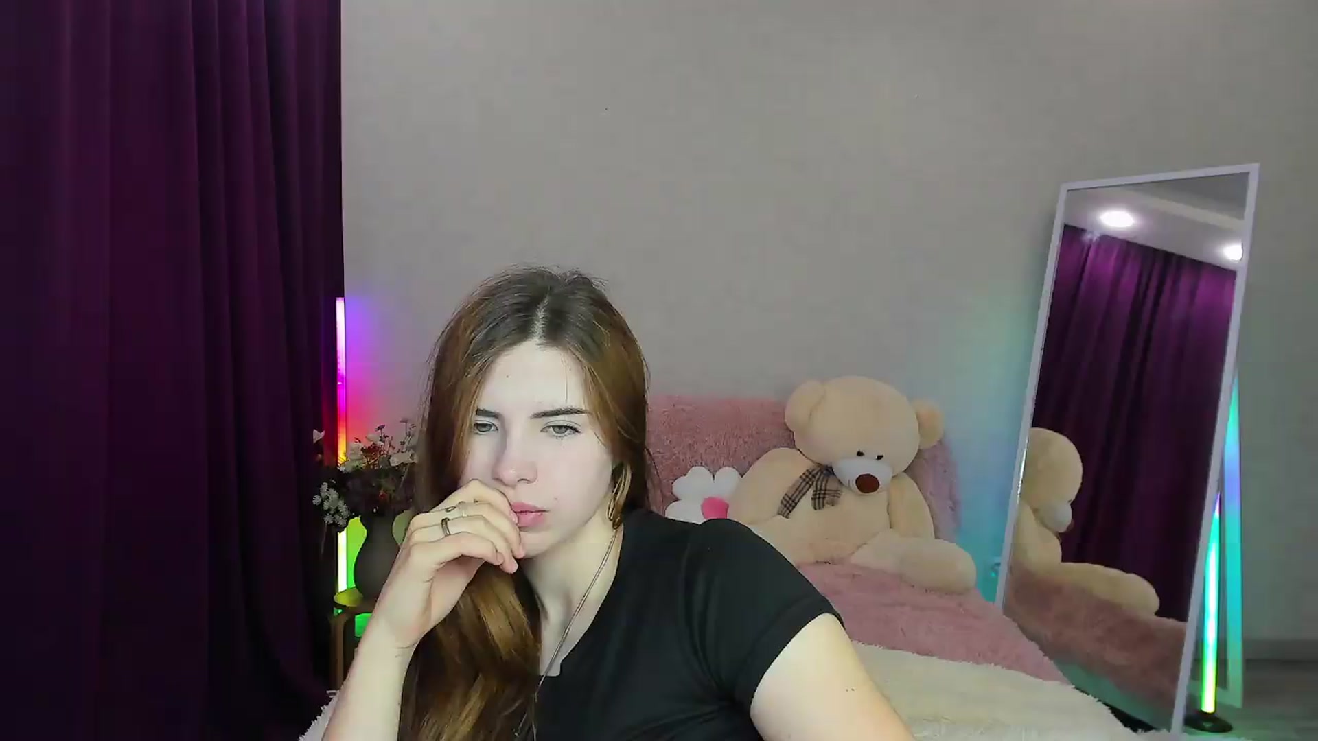 Gallery image thumbnail from KiraVane's myfreecams stream on, 09/14/2026, 10:33 image 7 of 20