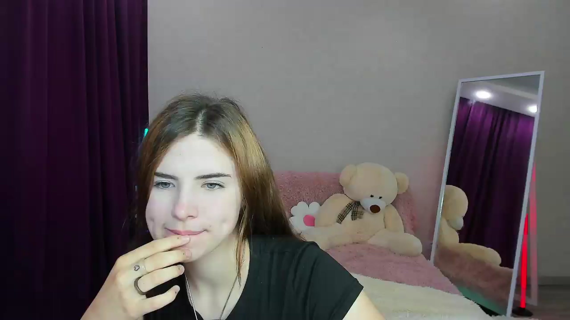 Gallery image thumbnail from KiraVane's myfreecams stream on, 09/14/2026, 10:33 image 18 of 20