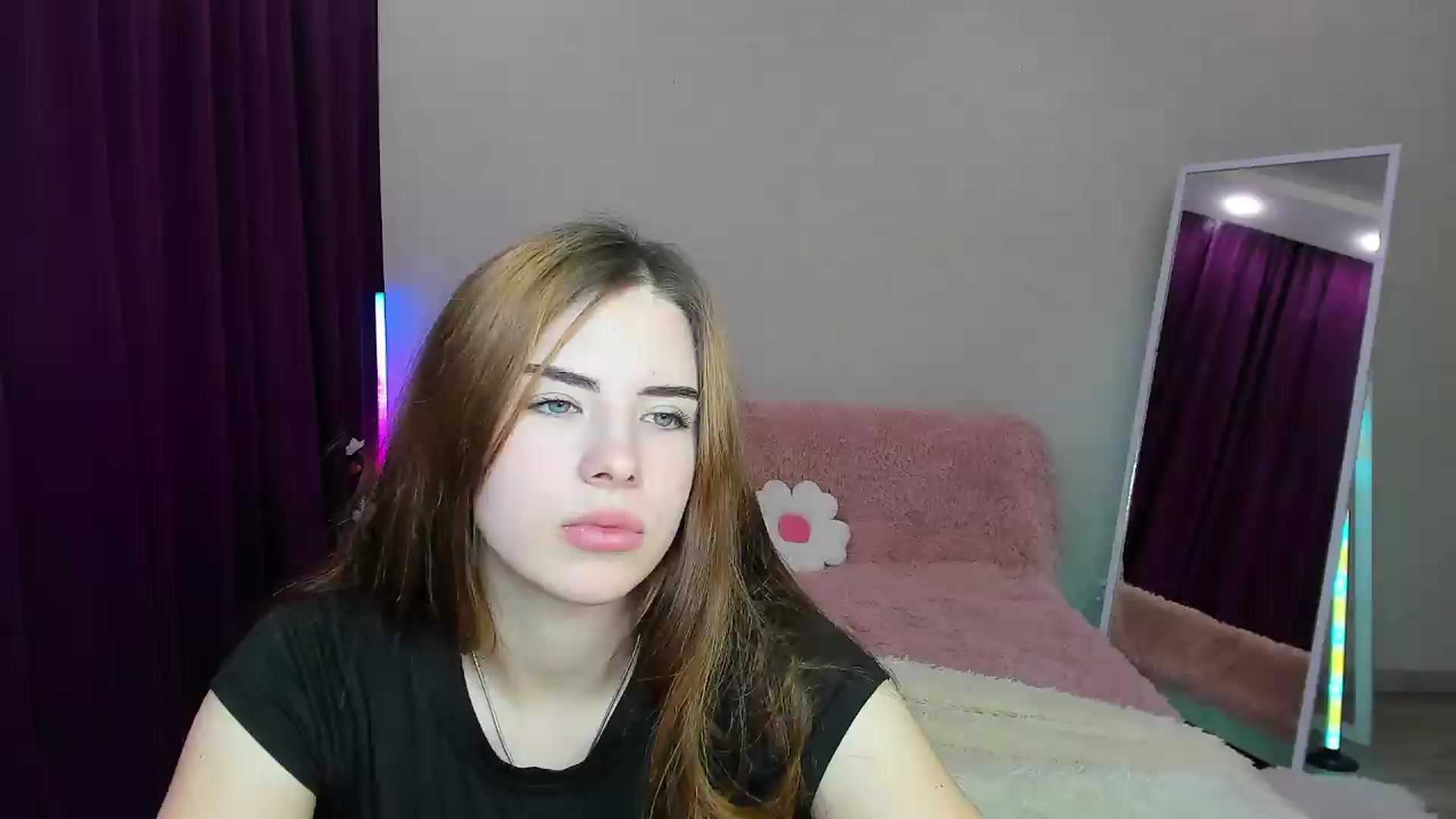 Gallery image thumbnail from KiraVane's myfreecams stream on, 09/15/2026, 08:57 image 4 of 20