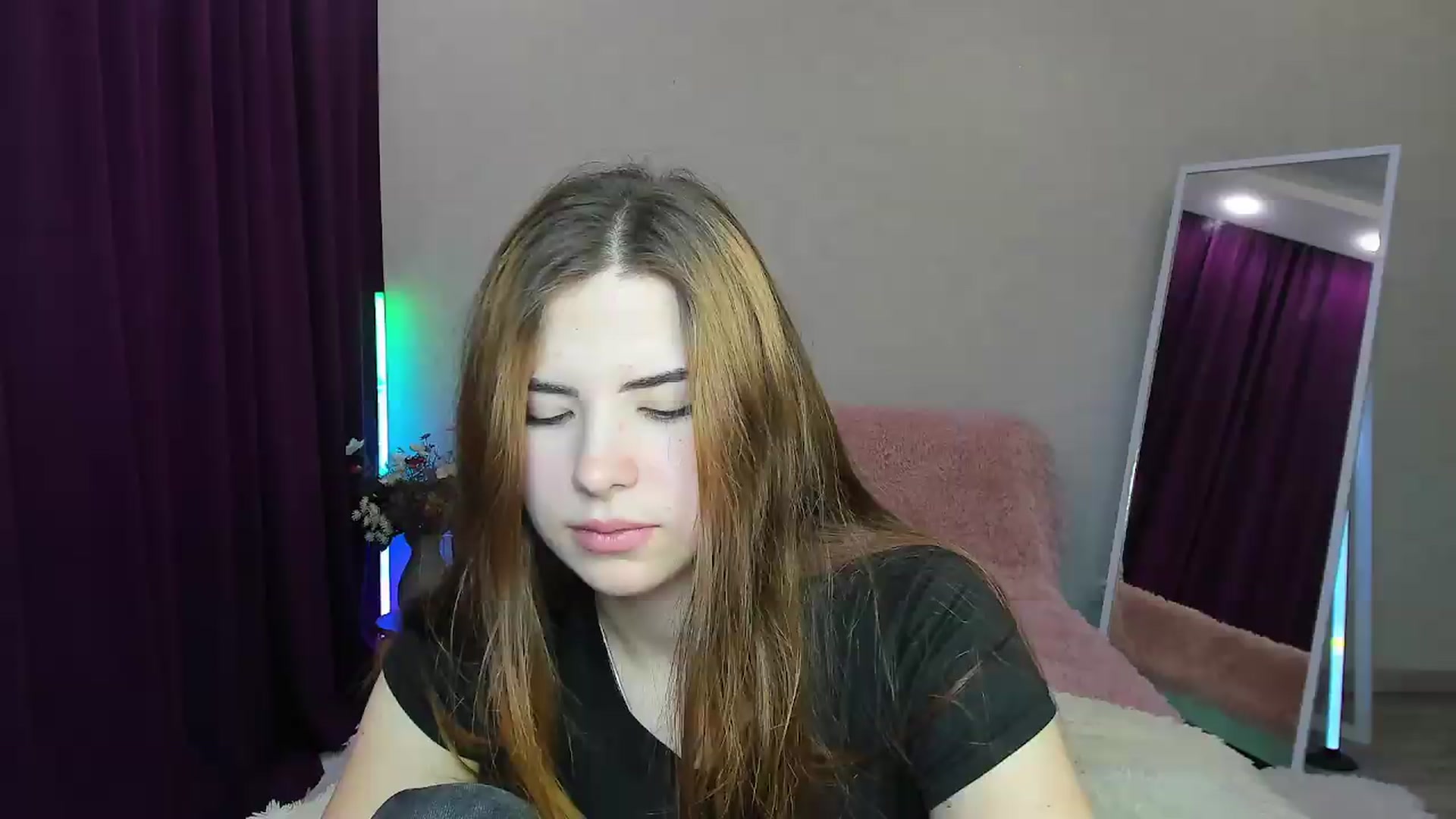 Gallery image thumbnail from KiraVane's myfreecams stream on, 09/15/2026, 09:38 image 15 of 20