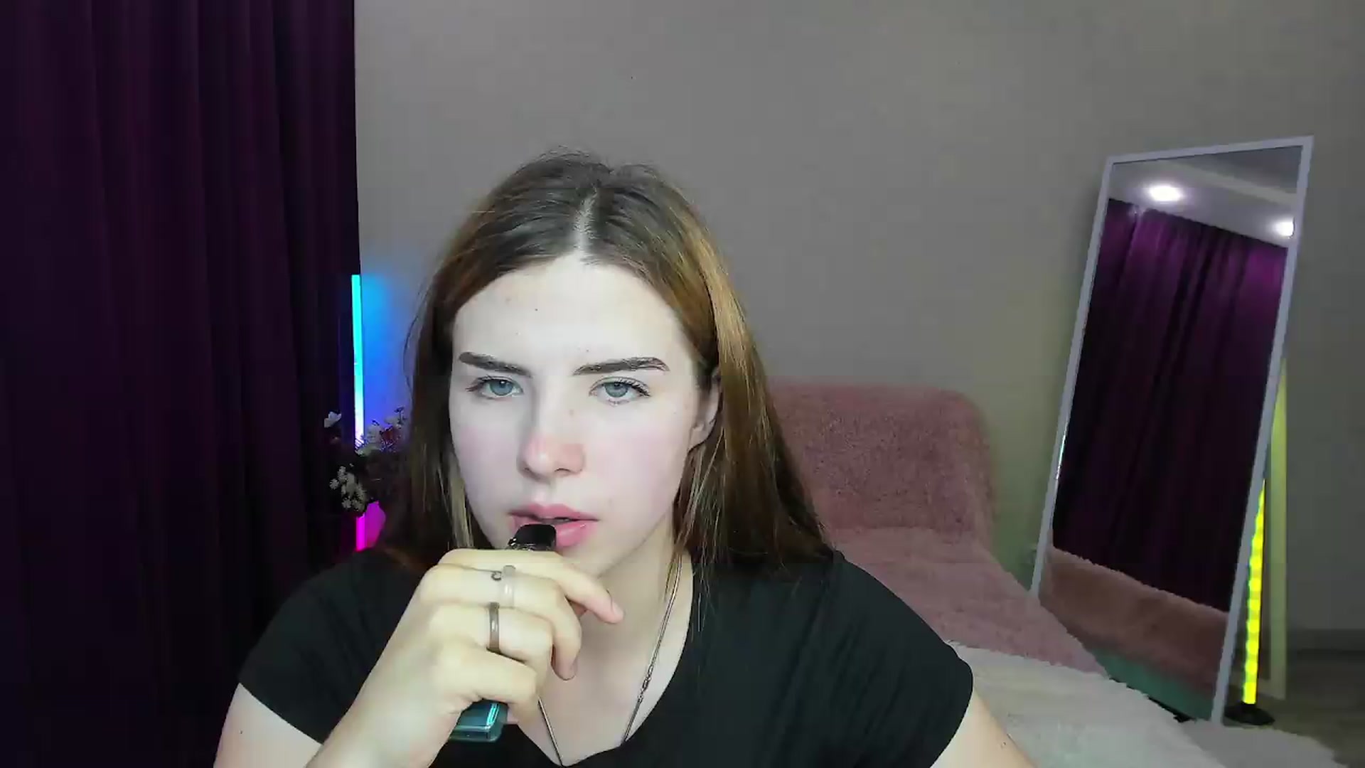 Gallery image thumbnail from KiraVane's myfreecams stream on, 09/15/2026, 11:20 image 4 of 20
