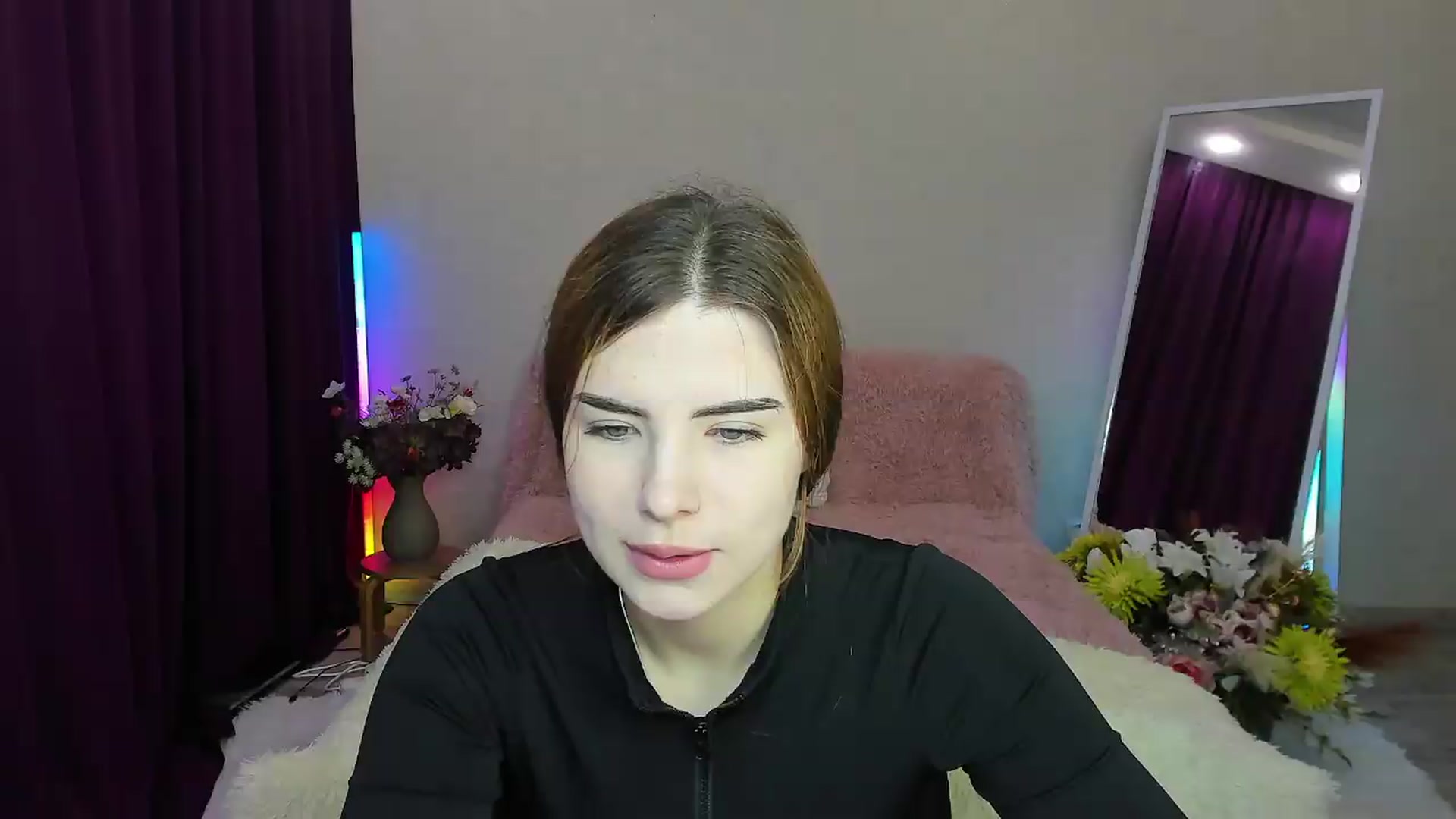 Gallery image thumbnail from KiraVane's myfreecams stream on, 09/16/2026, 07:00 image 5 of 20
