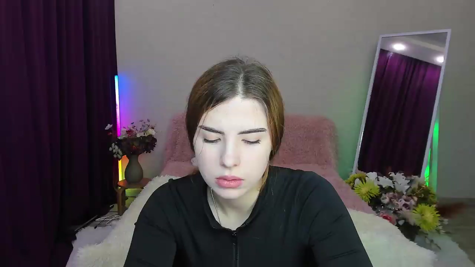 Gallery image thumbnail from KiraVane's myfreecams stream on, 09/16/2026, 07:00 image 9 of 20