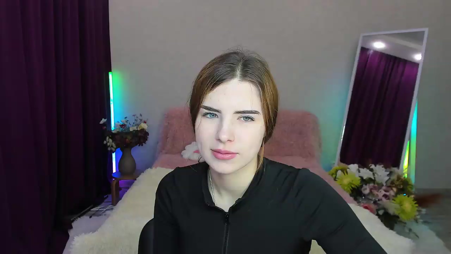 Gallery image thumbnail from KiraVane's myfreecams stream on, 09/16/2026, 07:00 image 2 of 20