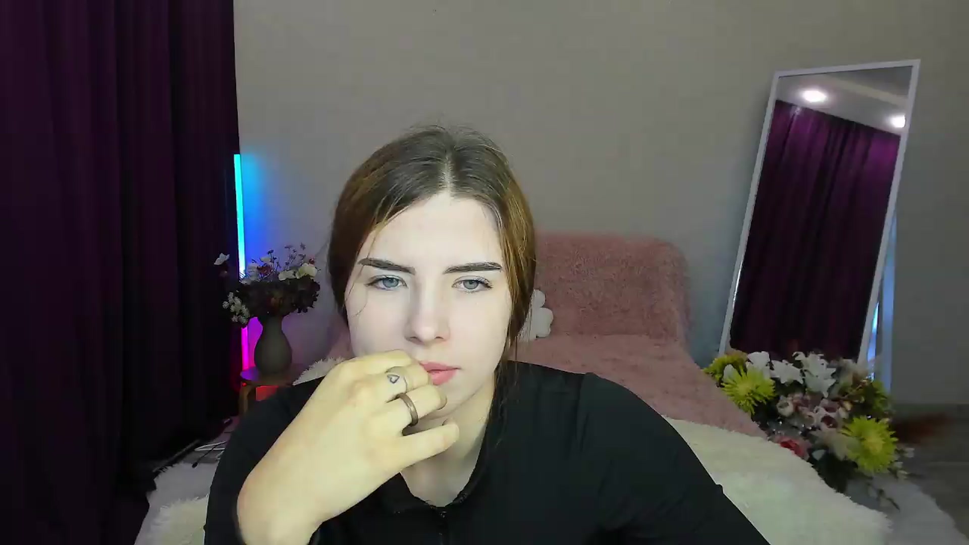 Gallery image thumbnail from KiraVane's myfreecams stream on, 09/16/2026, 07:00 image 14 of 20