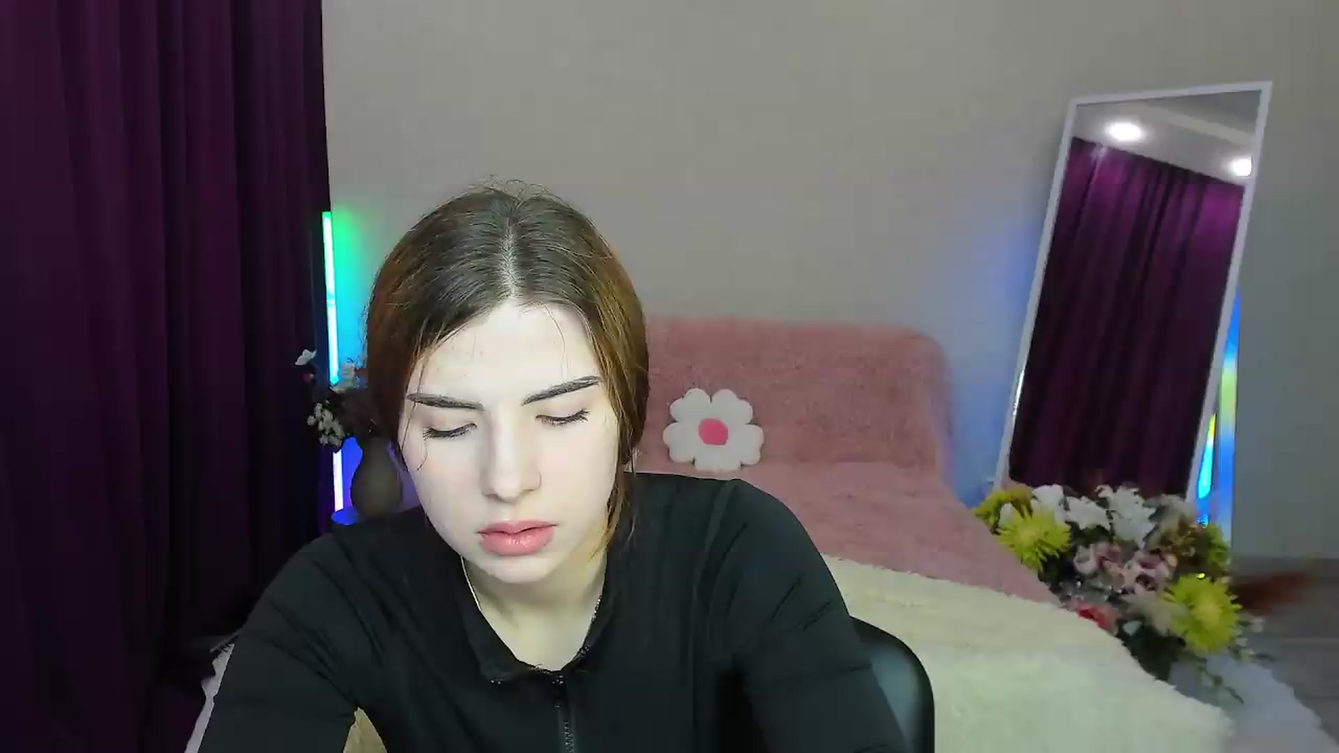 Gallery image thumbnail from KiraVane's myfreecams stream on, 09/16/2026, 07:00 image 19 of 20