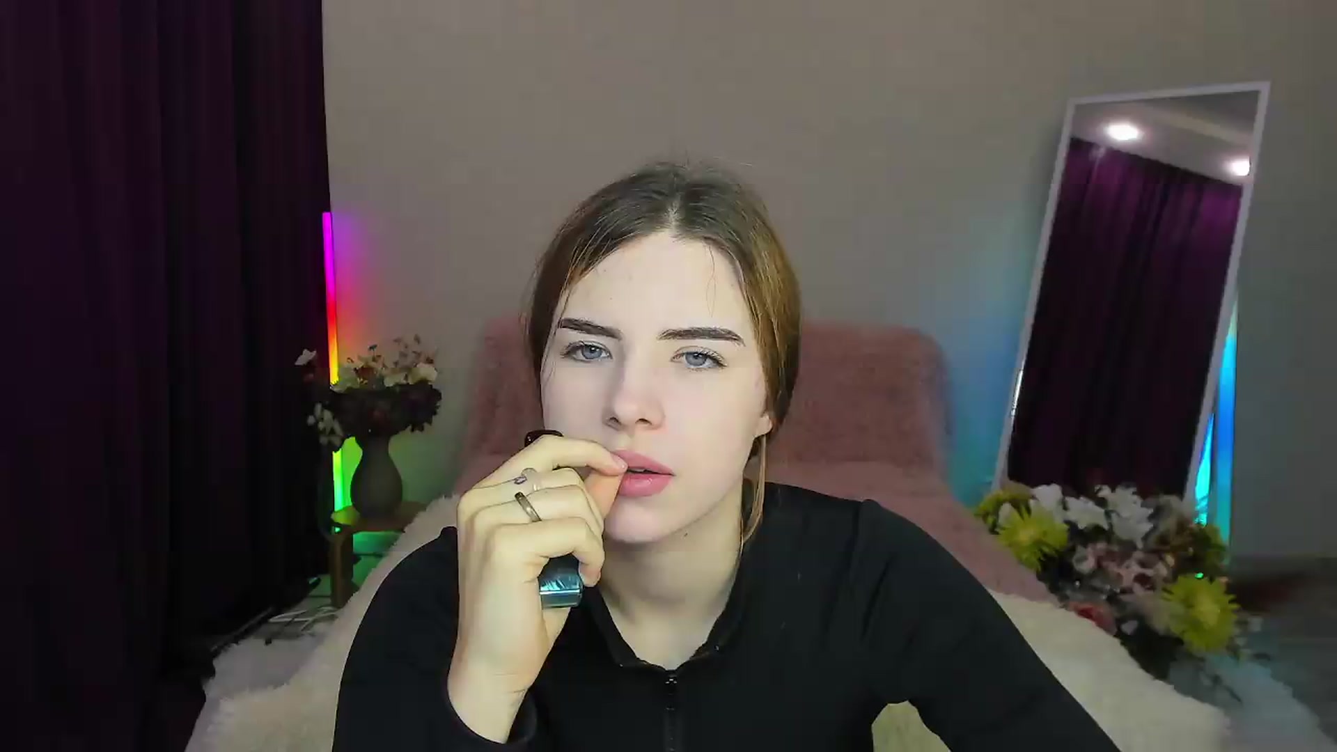 Gallery image thumbnail from KiraVane's myfreecams stream on, 09/16/2026, 07:00 image 4 of 20