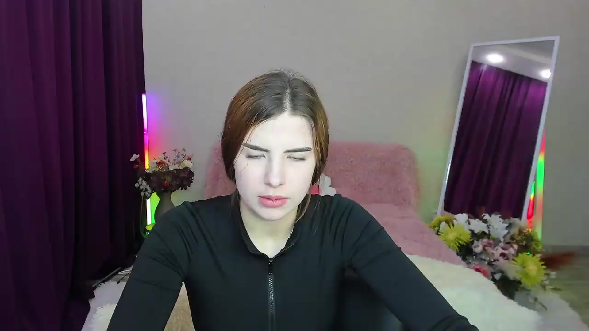 Gallery image thumbnail from KiraVane's myfreecams stream on, 09/16/2026, 07:00 image 17 of 20