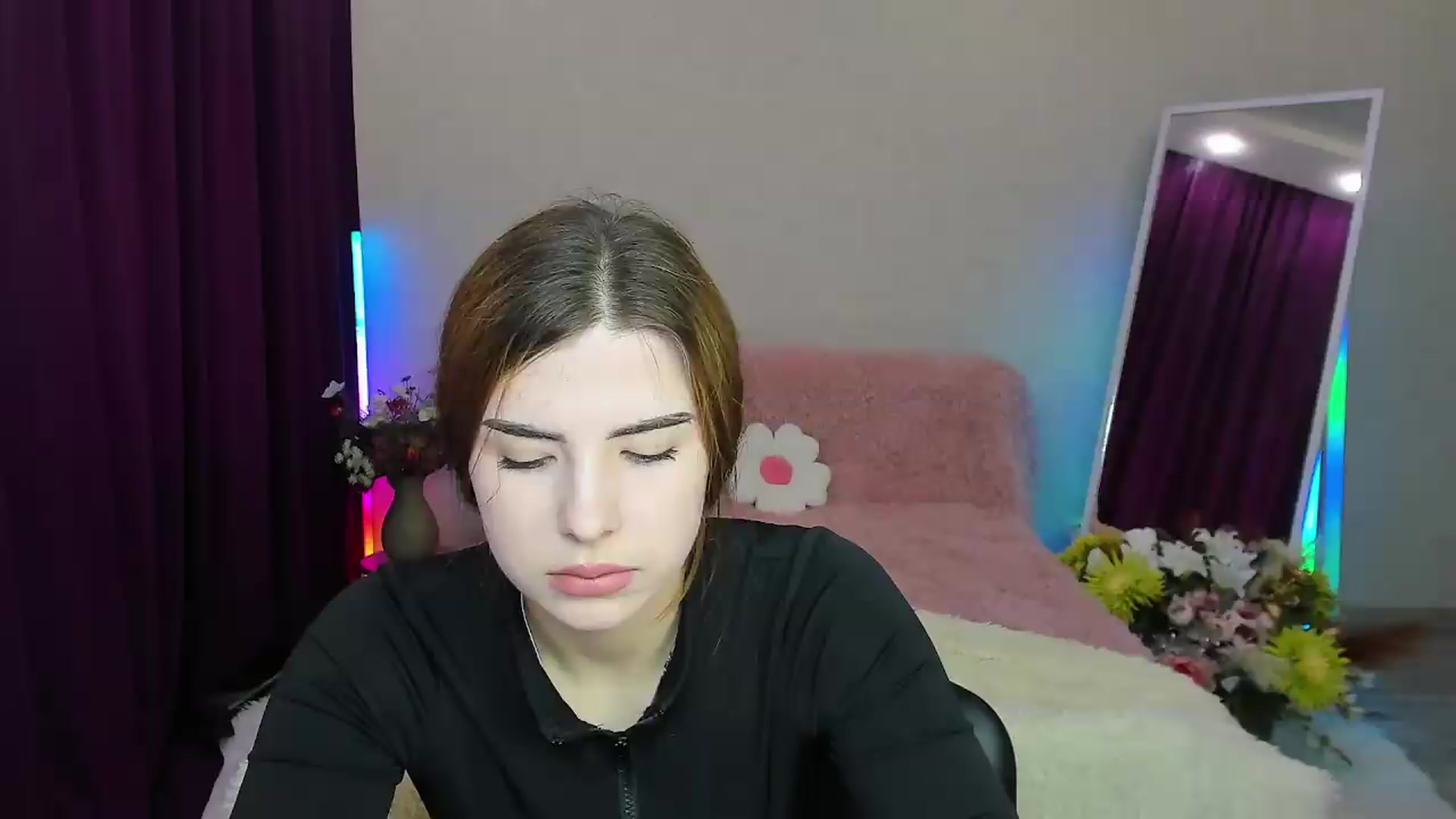Gallery image thumbnail from KiraVane's myfreecams stream on, 09/16/2026, 07:00 image 18 of 20