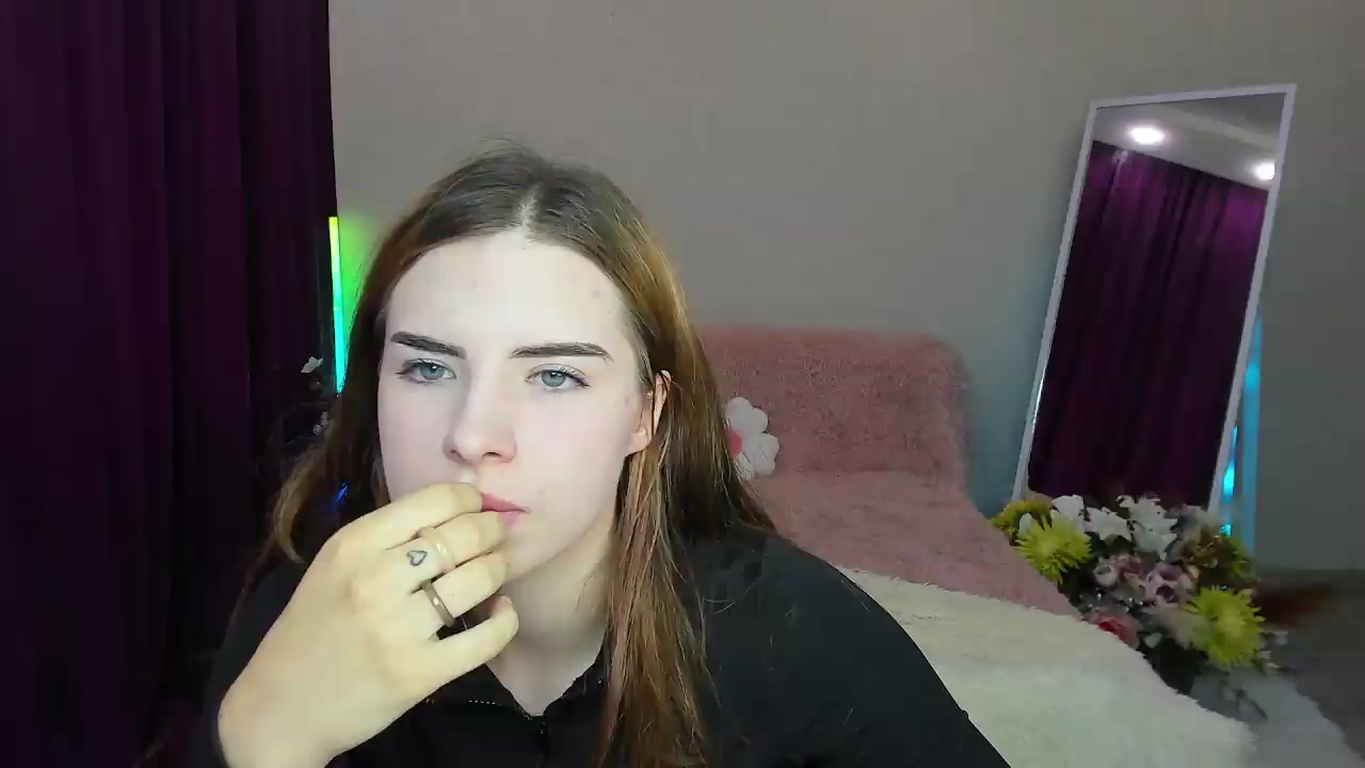 Gallery image thumbnail from KiraVane's myfreecams stream on, 09/16/2026, 07:47 image 18 of 20