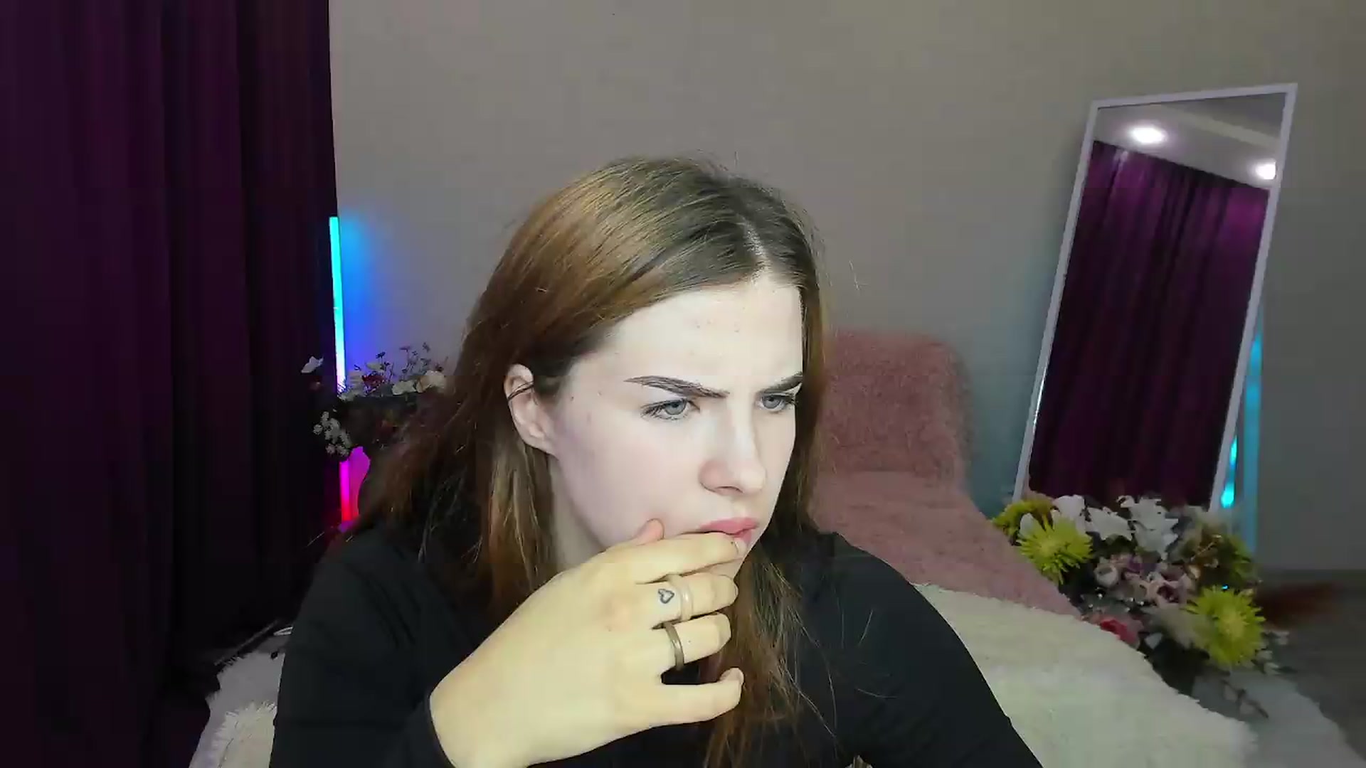 Gallery image thumbnail from KiraVane's myfreecams stream on, 09/16/2026, 07:47 image 17 of 20