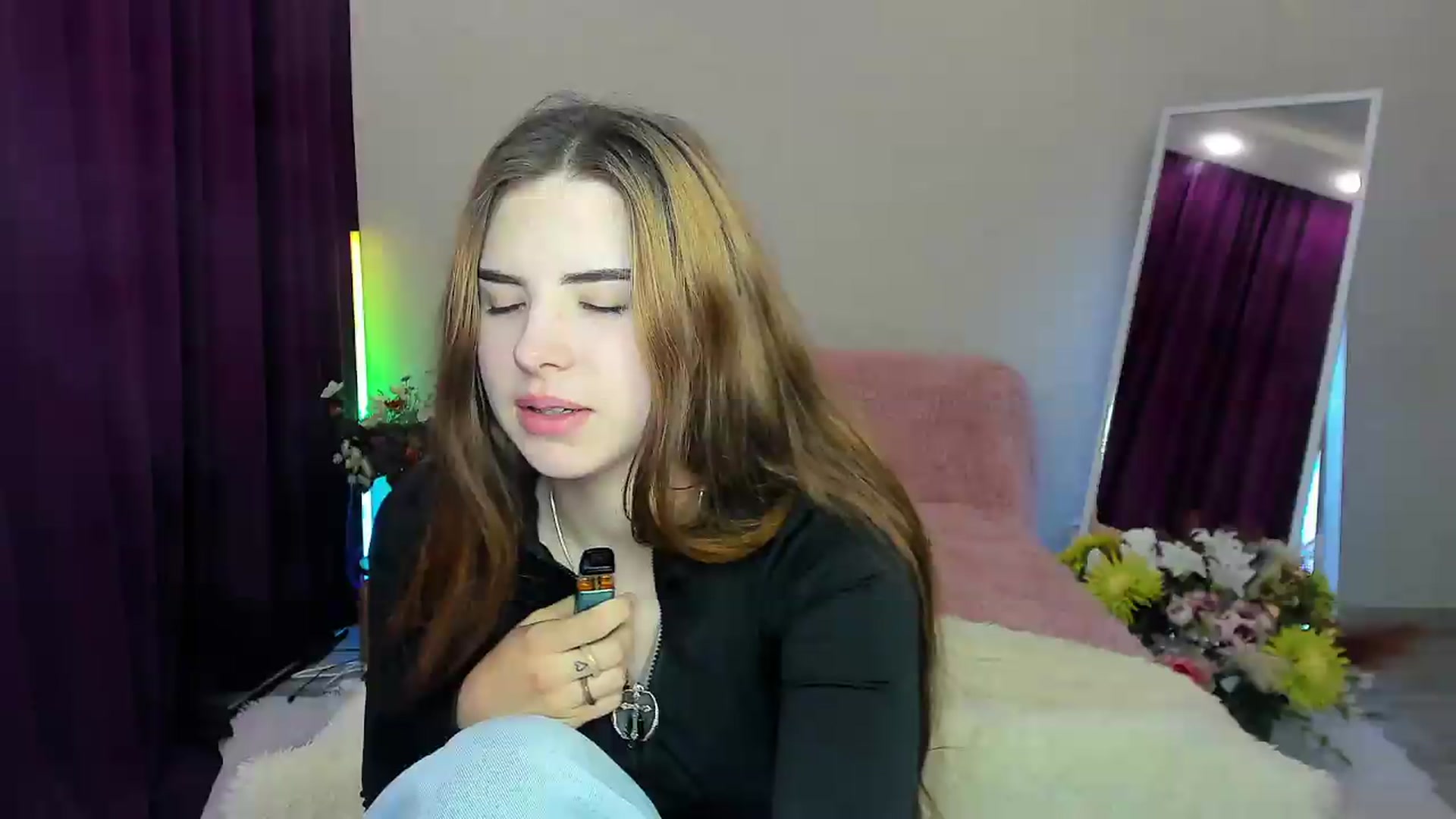 Gallery image thumbnail from KiraVane's myfreecams stream on, 09/16/2026, 11:09 image 18 of 20