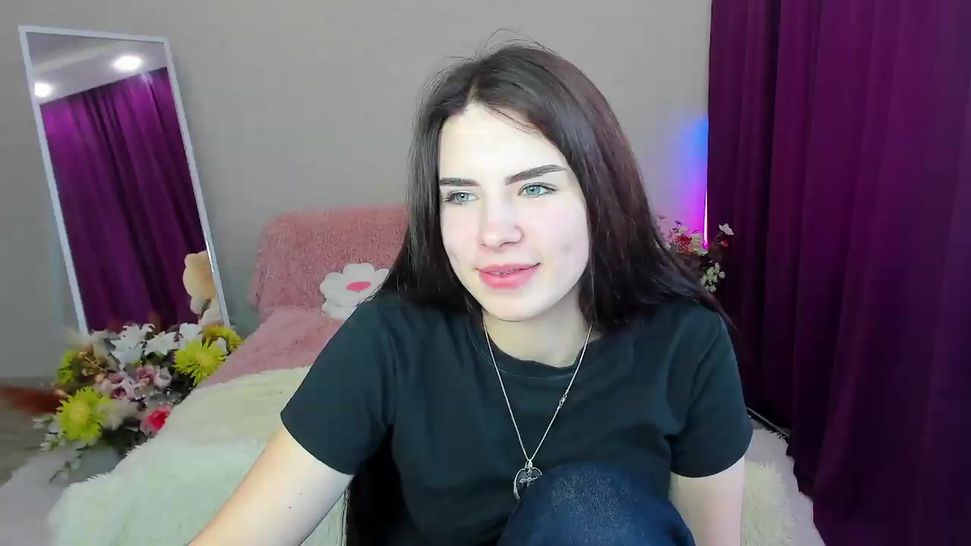 Gallery image thumbnail from KiraVane's myfreecams stream on, 09/19/2026, 10:19 image 12 of 20