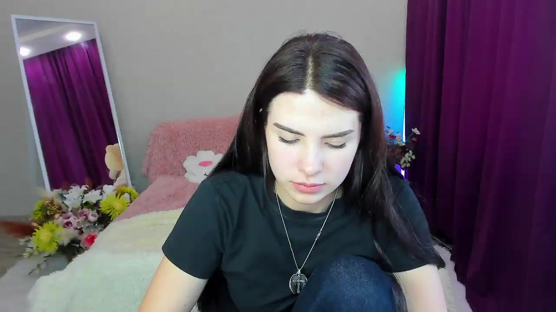 Gallery image thumbnail from KiraVane's myfreecams stream on, 09/19/2026, 10:19 image 13 of 20