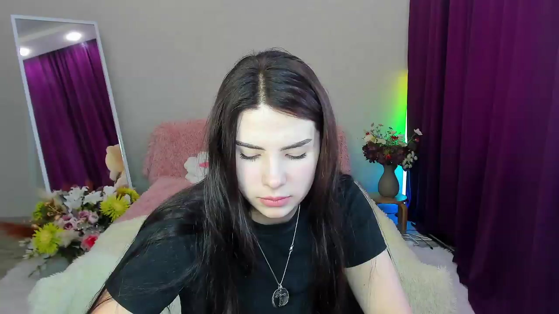 Gallery image thumbnail from KiraVane's myfreecams stream on, 09/19/2026, 10:19 image 7 of 20